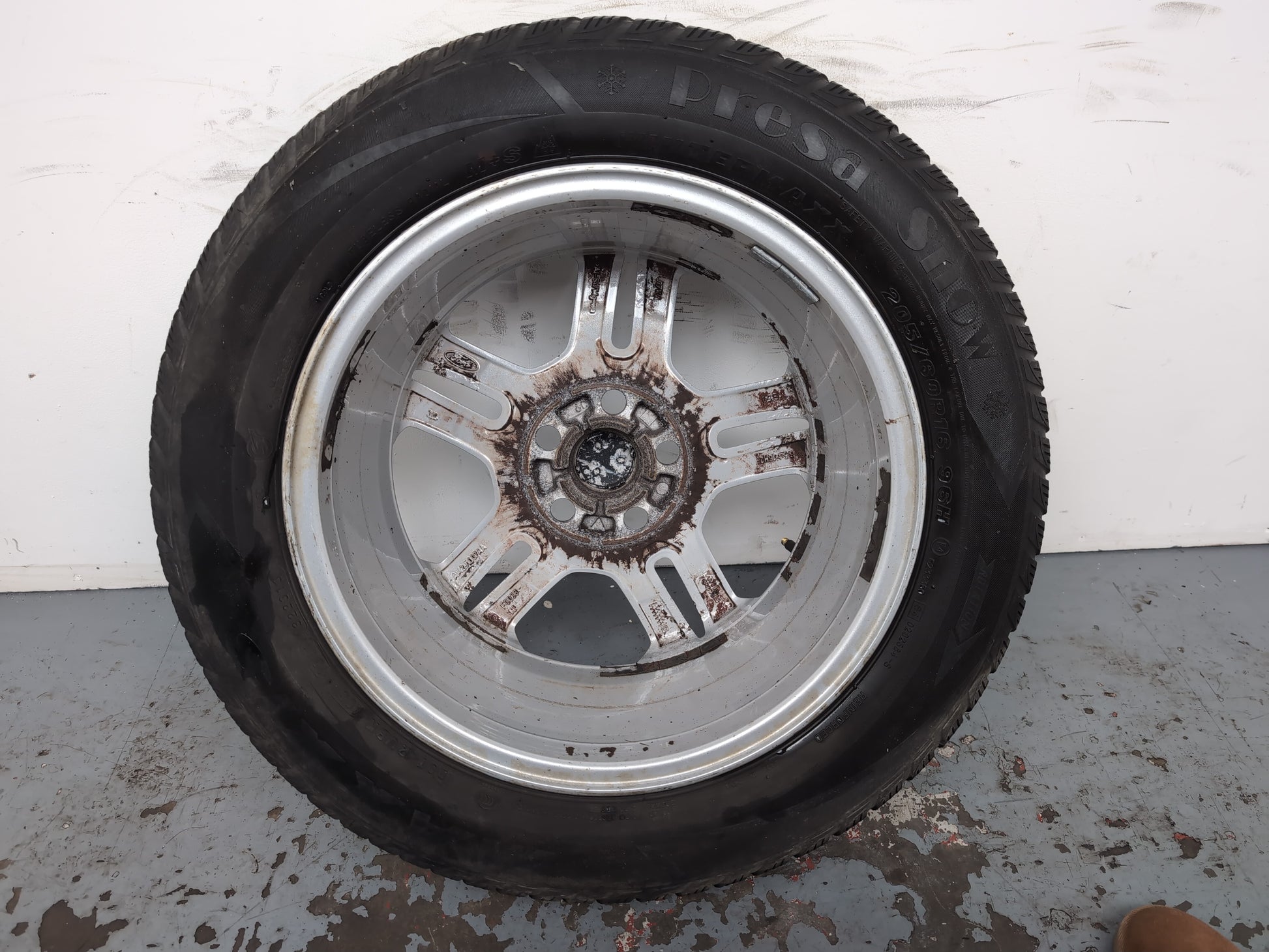 Ford Galaxy Zetec Tdci Auto Wheel With Tyre 205/60 R16 Am2j1007aa - photo 9