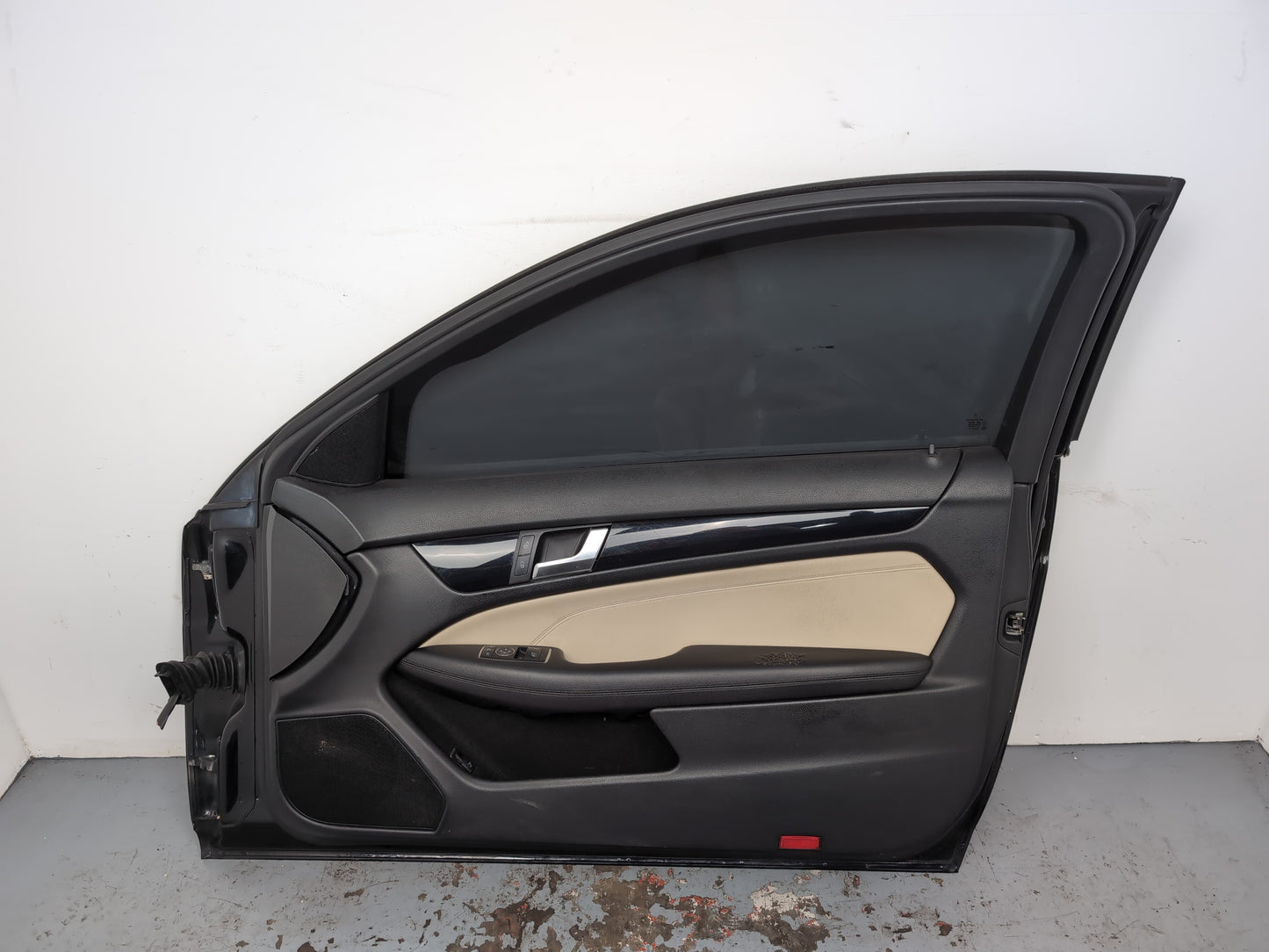 Mercedes-Benz C204 Coupe Amg Sport Door Front Rh Black 197 2011-2015 - photo 10