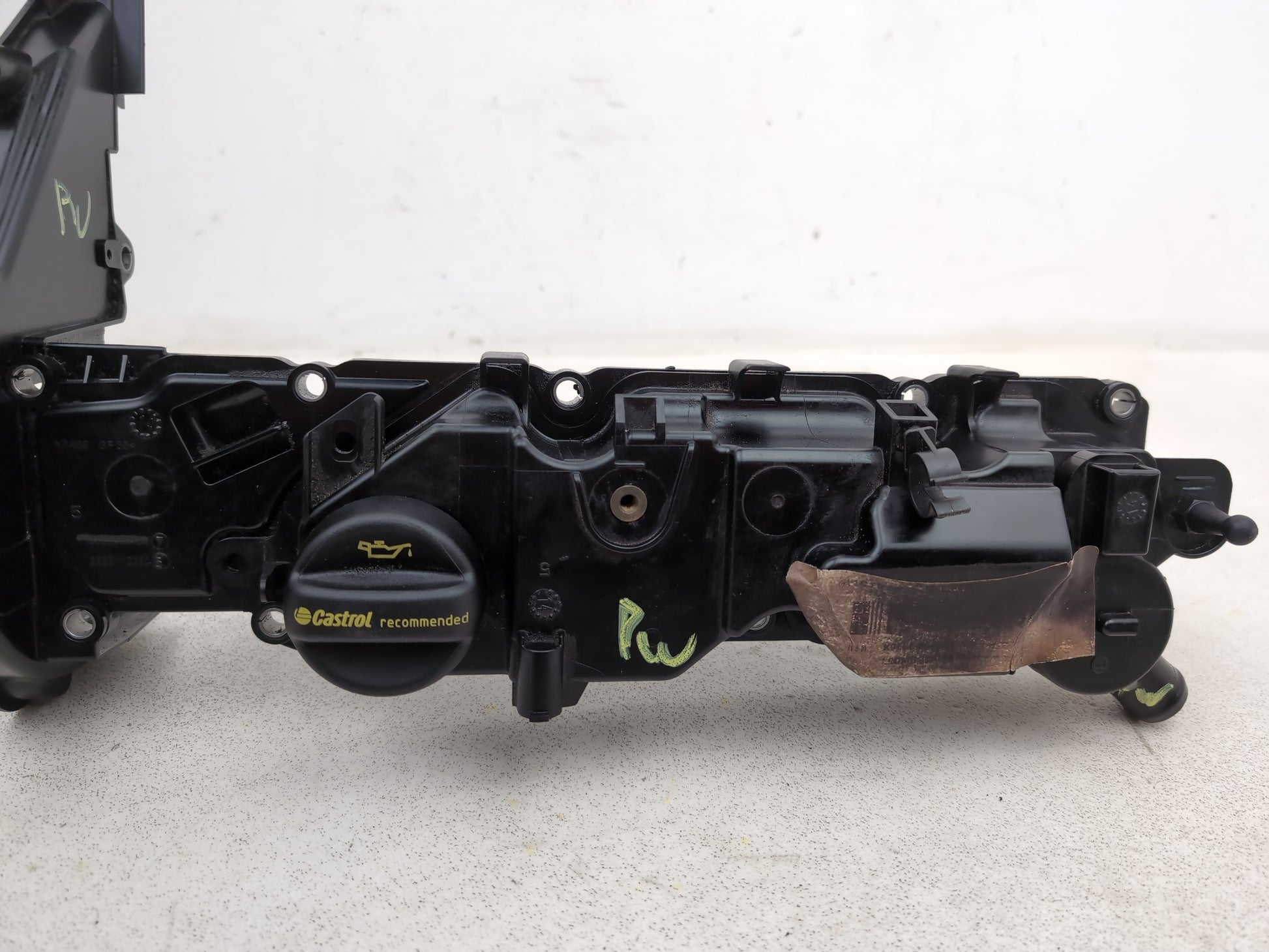 Camshaft Cover  4