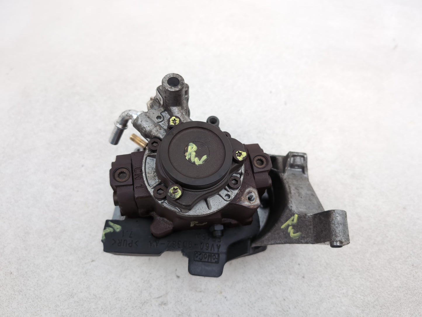 High pressure fuel pump 4