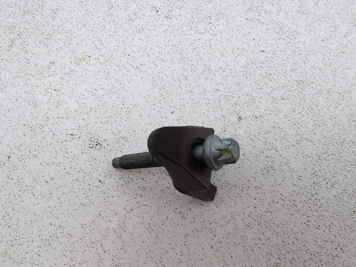 Engine Mounting Bracket 4
