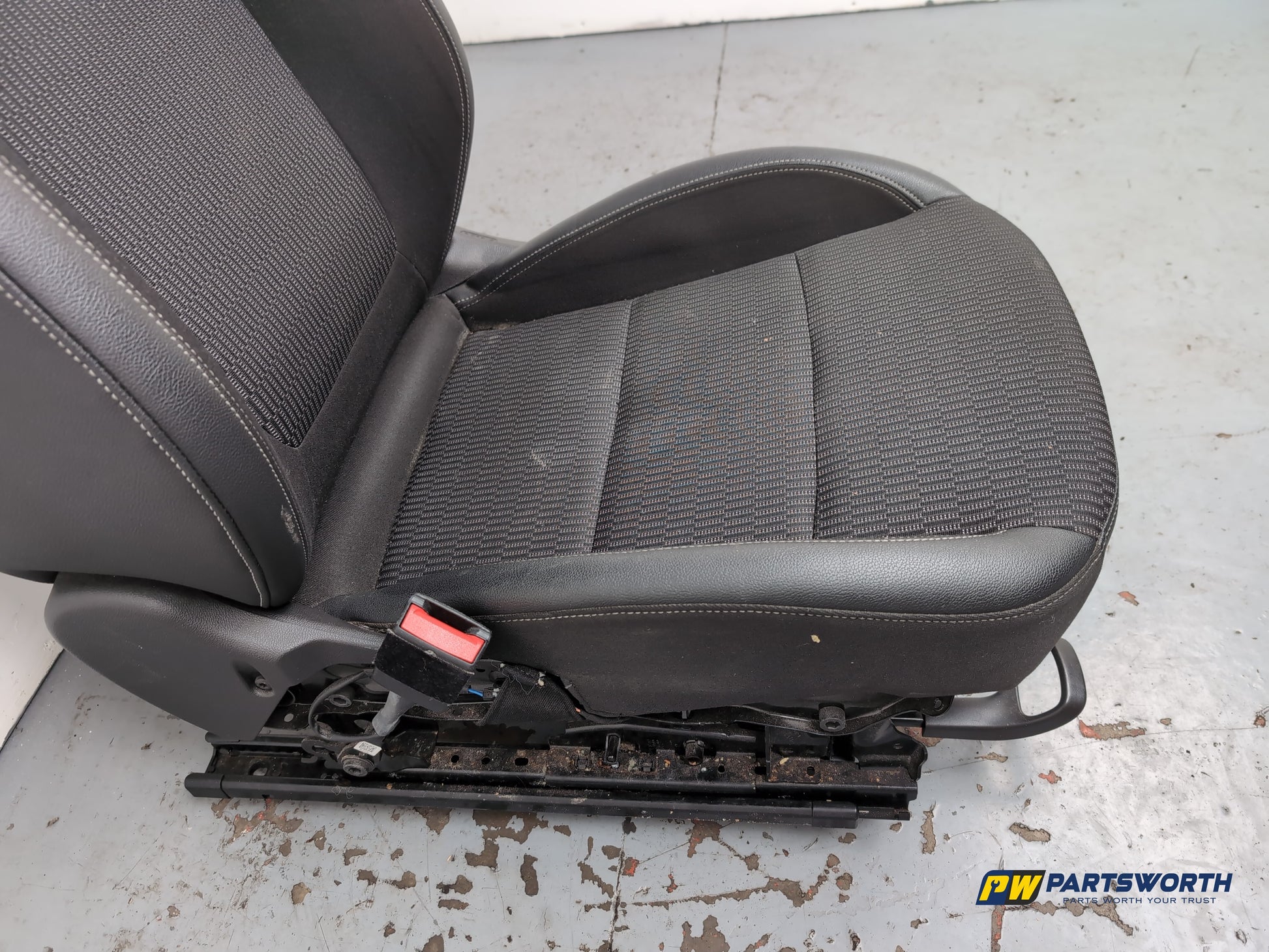 Seat Front LH 4
