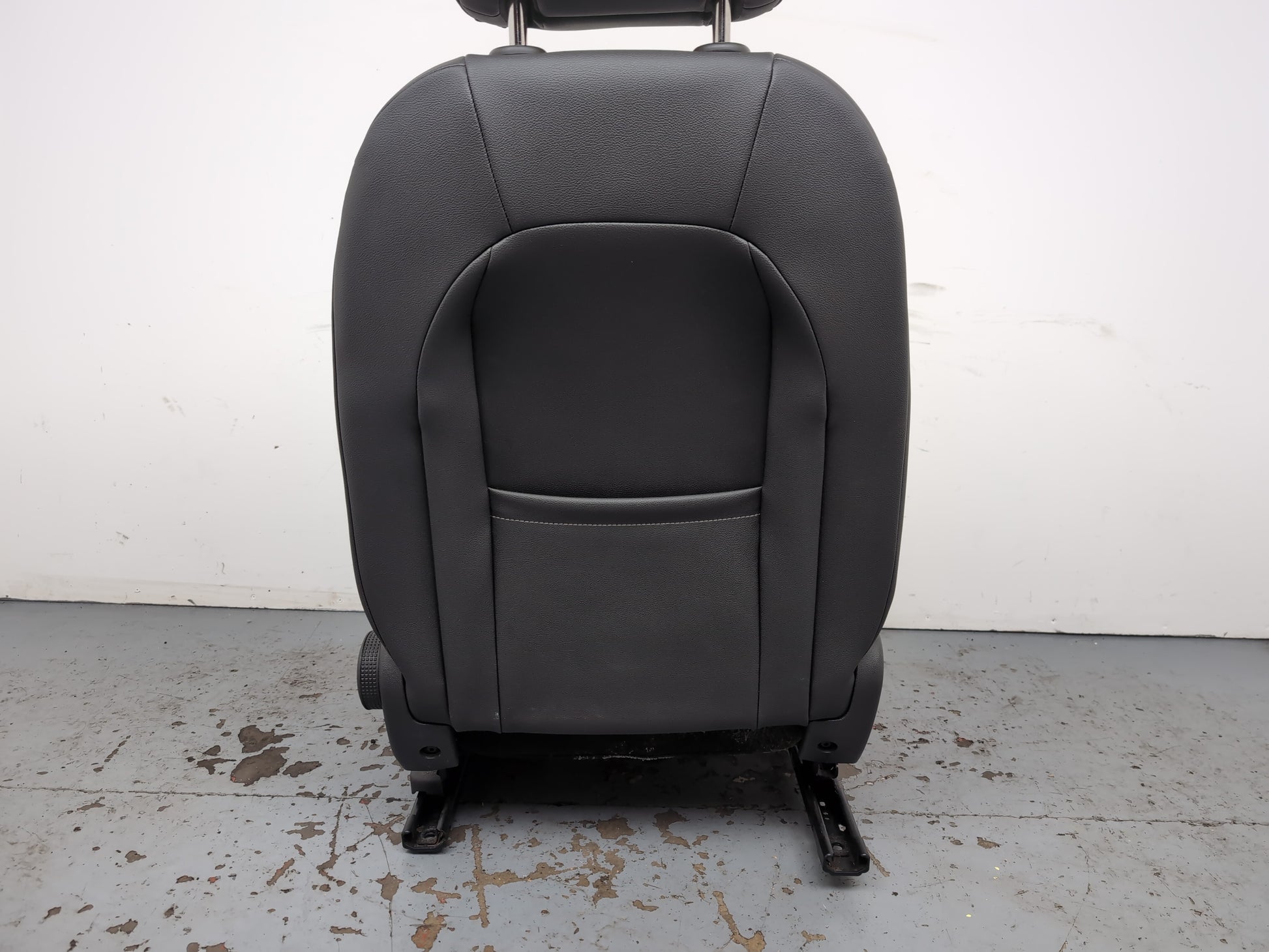 Seat Front LH 10