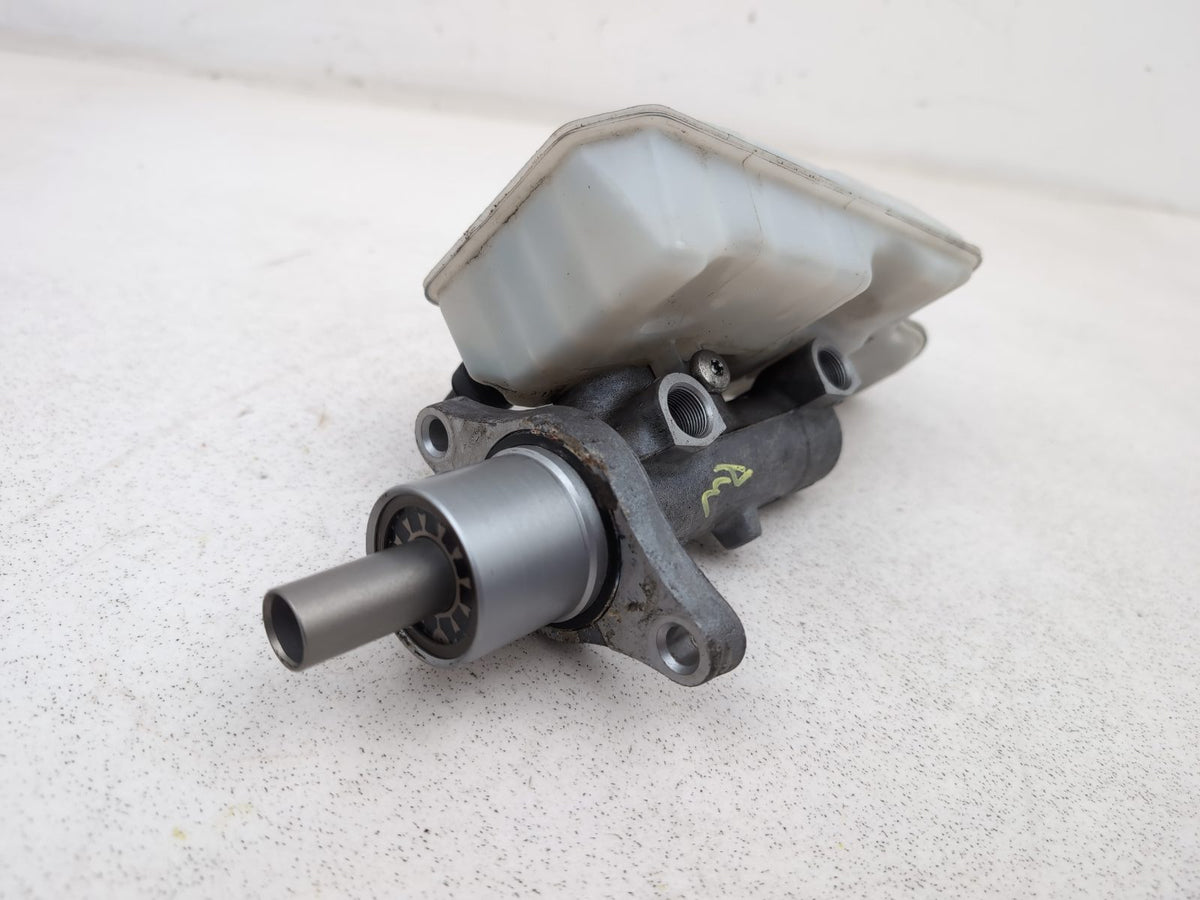 Brake Master Cylinder Assembly 4