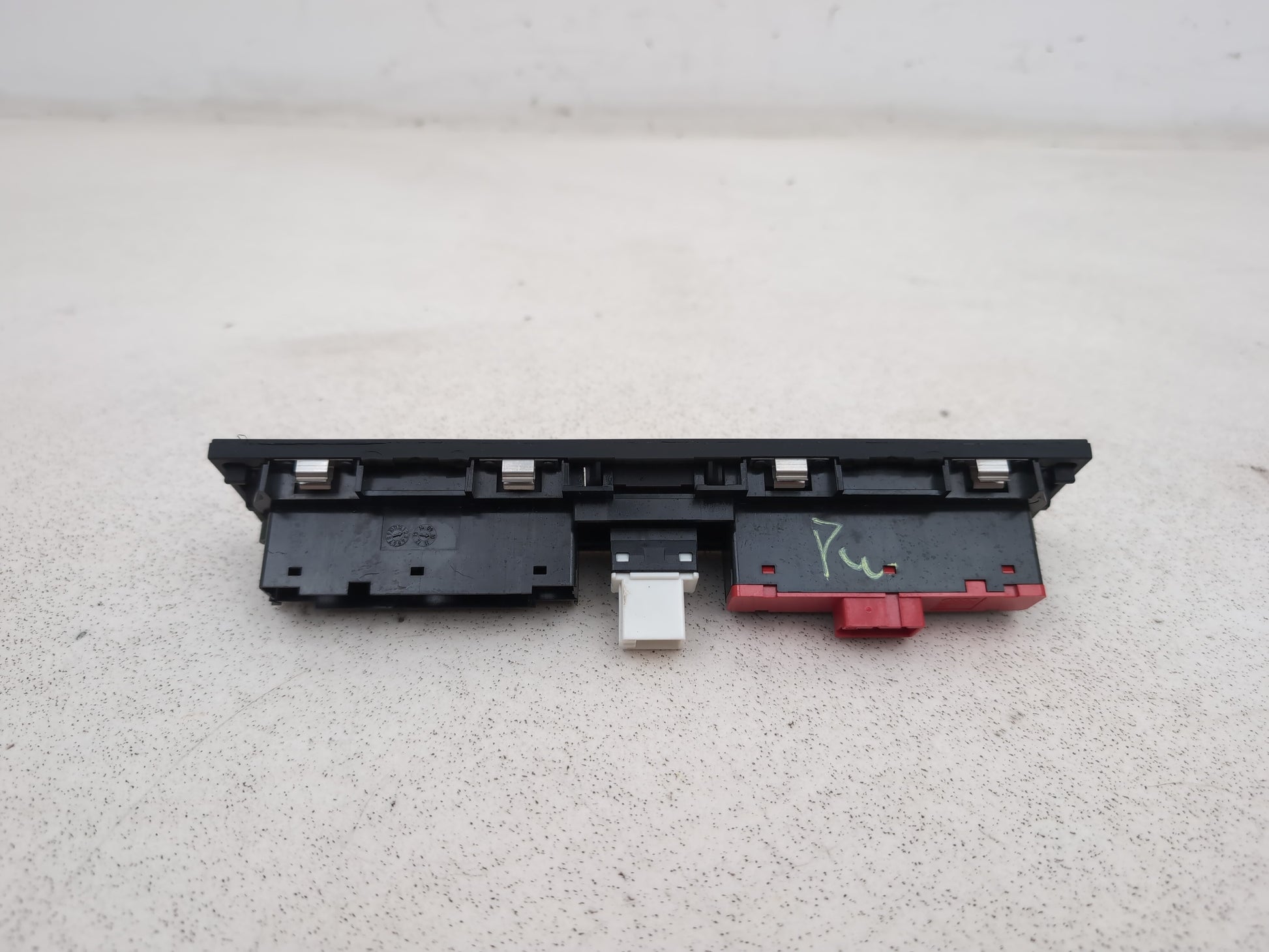 Audi A3 Sport Tfsi Hazard Lights Switch 8p0927137ap 2003-2012 - photo 4