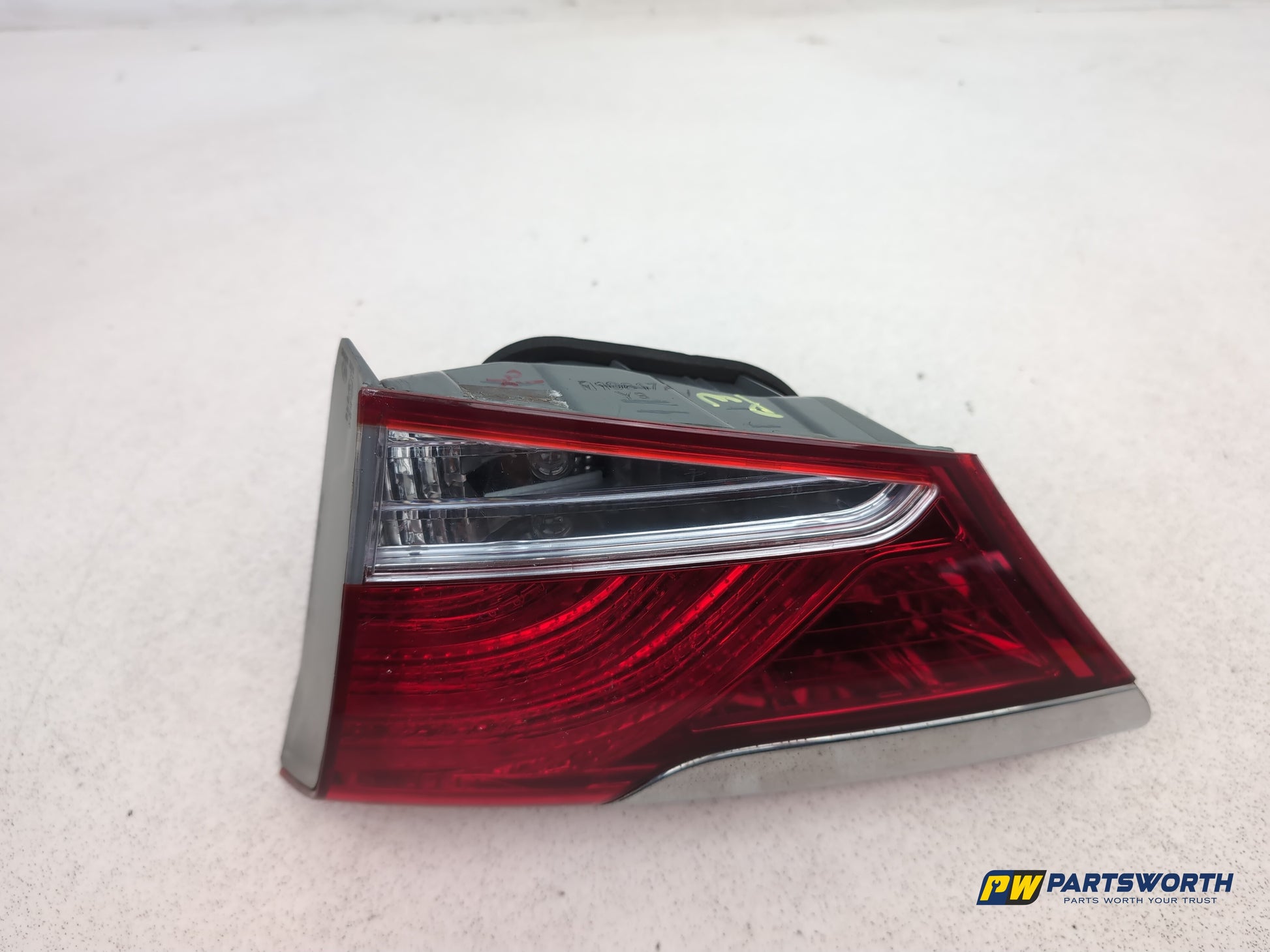 Hyundai I40 Mk1 Vf Rear Tail Light Inner Right Side 924013z500 2011-2015 - photo 4
