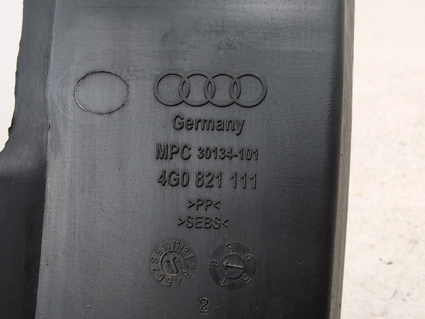 Audi A6 Se Tdi Front Wing Mount Bracket Left Passenger Side 4g0821111 2011-2018 - photo 4
