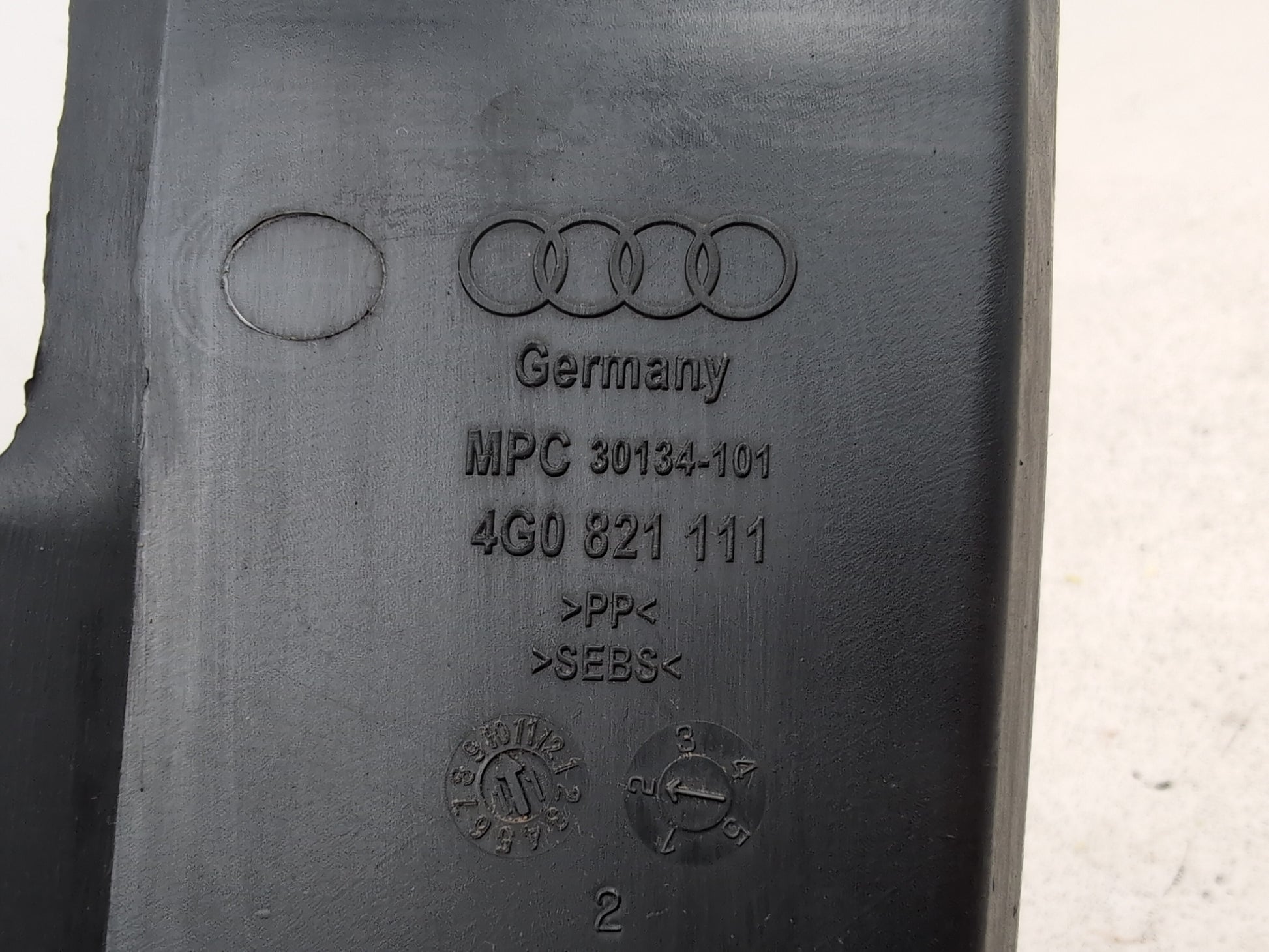 Audi A6 Se Tdi Front Wing Mount Bracket Left Passenger Side 4g0821111 2011-2018 - photo 4