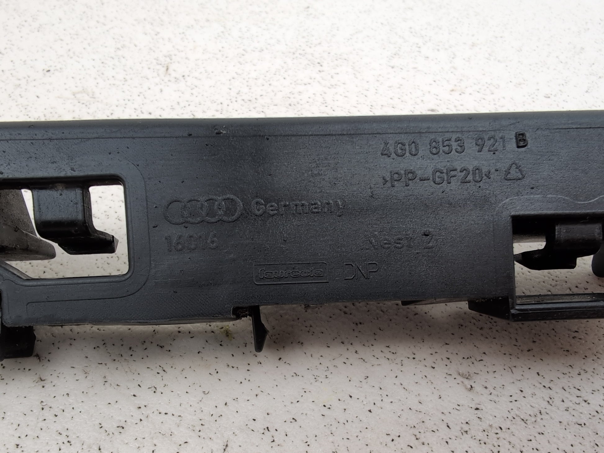 Audi A6 Se Tdi Side Skirt Holder Front Left Passenger Side 4g0853921b 2011-2018 - photo 4