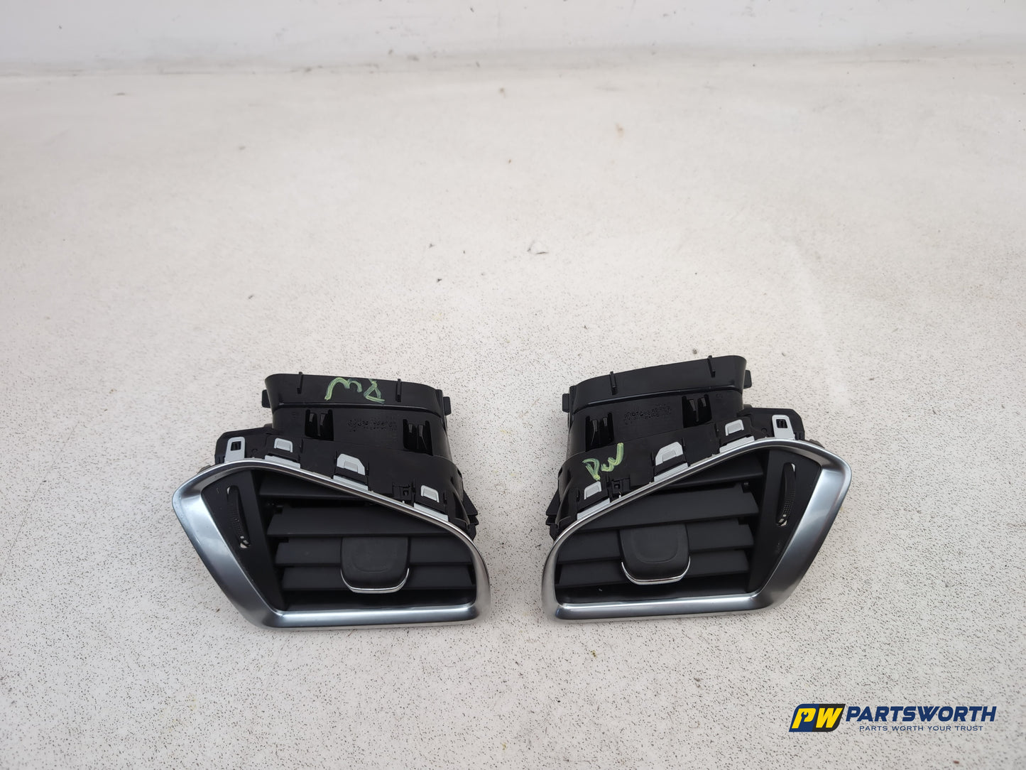 Citroen C4 Vtr+ Hdi Dashboard Trim With Air Vent Pair 9676606977 2010-2013 - photo 4