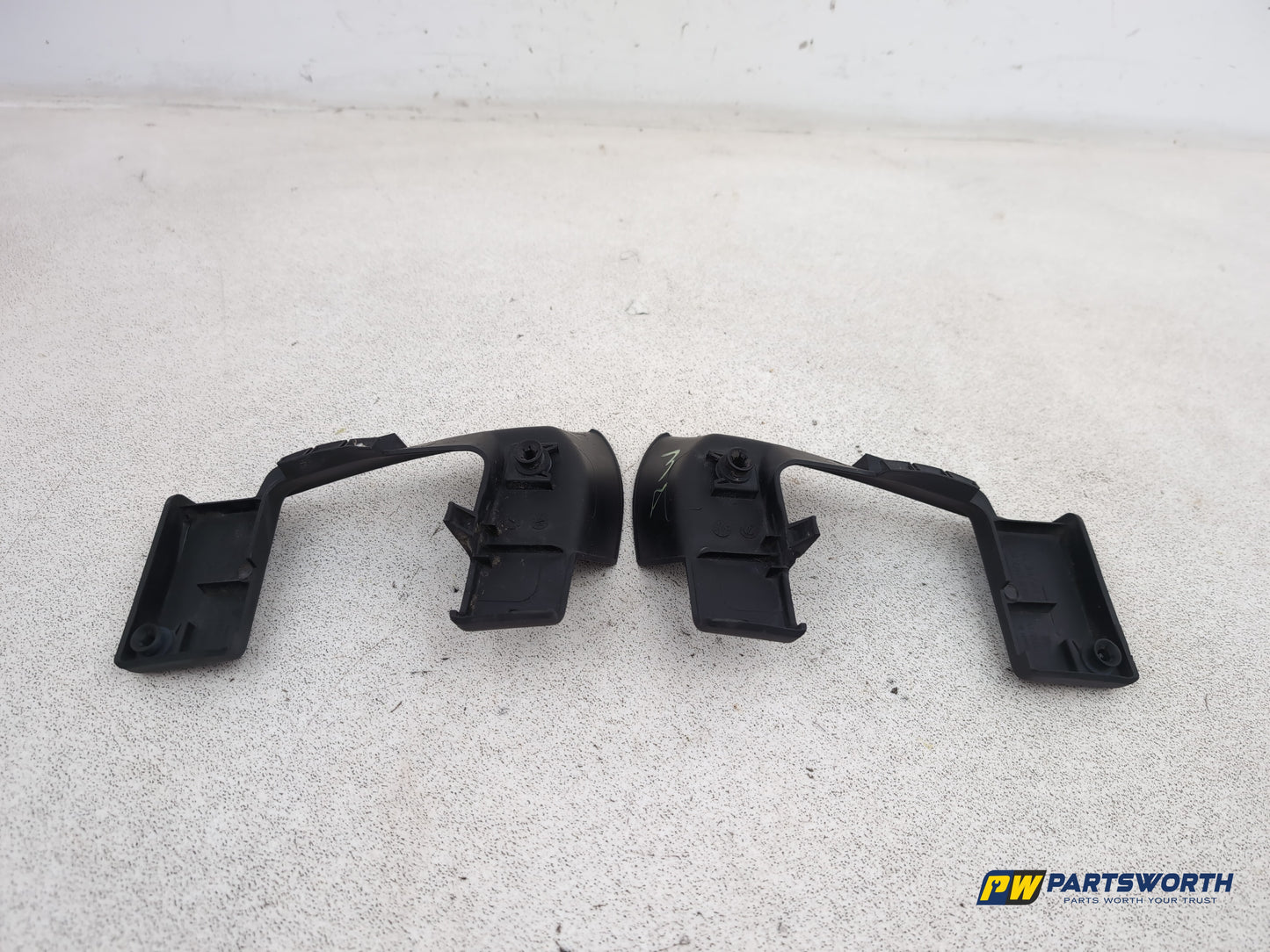 Porsche Cayenne Tiptronic S Left Side Tailgate Hinge Trim Cover Set 7l5867627 - photo 4