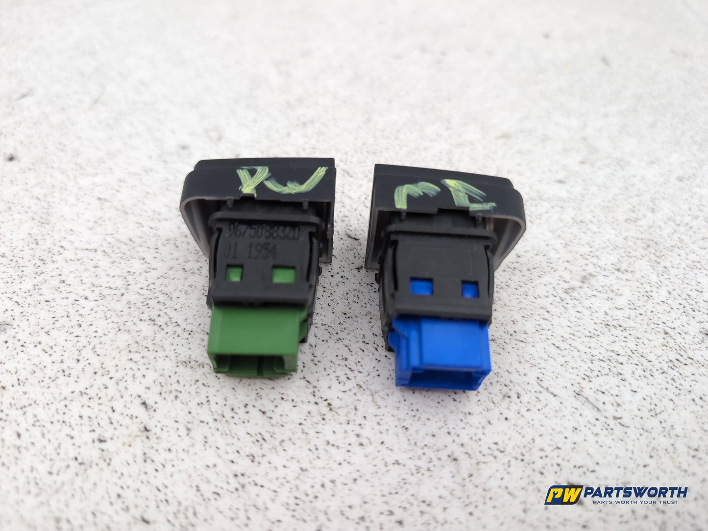 Peugeot 208 Active Child Lock And Hazzard Light Switch 96750883zd 2012-2019 - photo 4