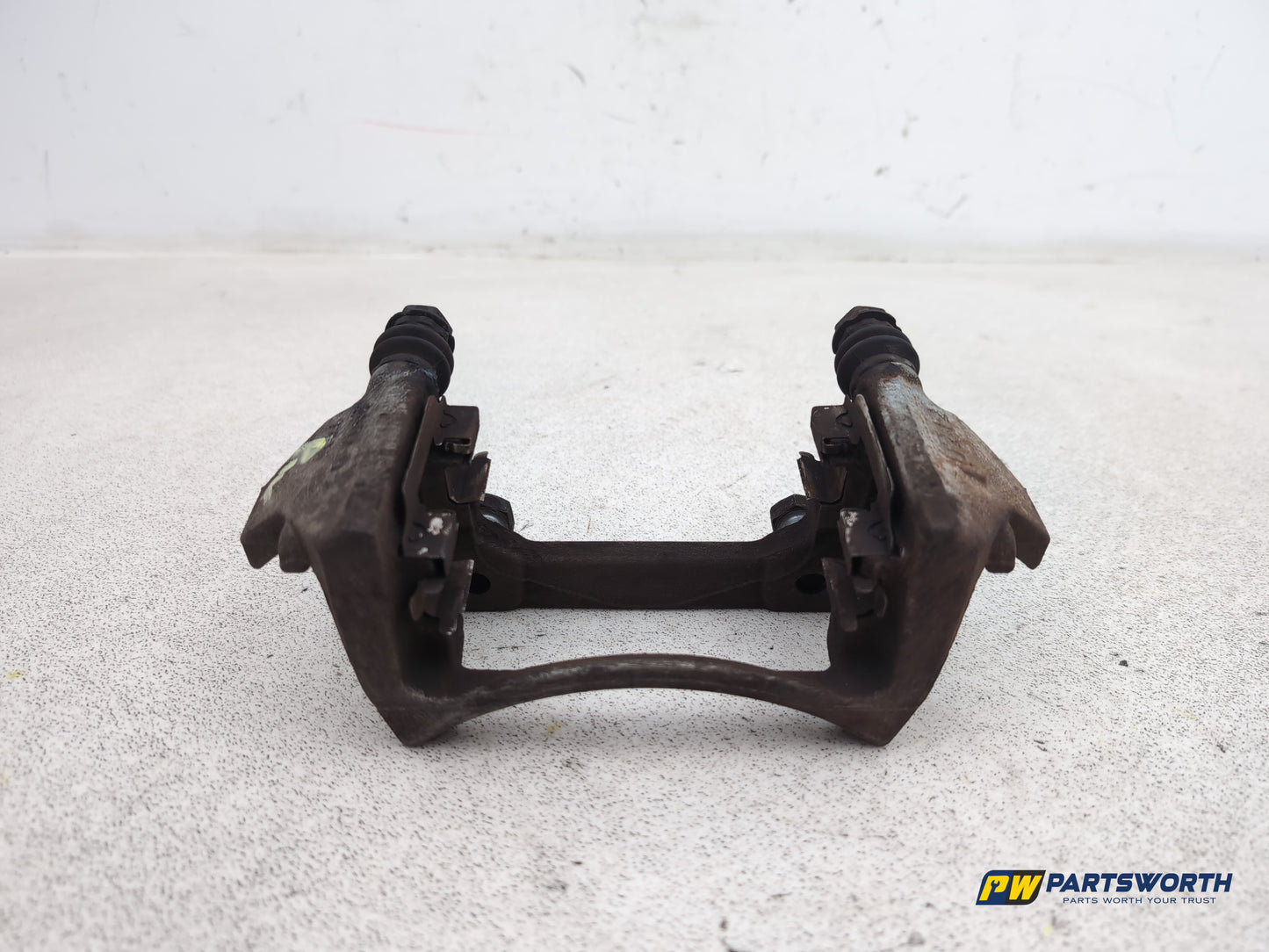 Mercedes-Benz B160 Sport Cvt Front Right Caliper Carrier & Sliders 2009-2011 - photo 4