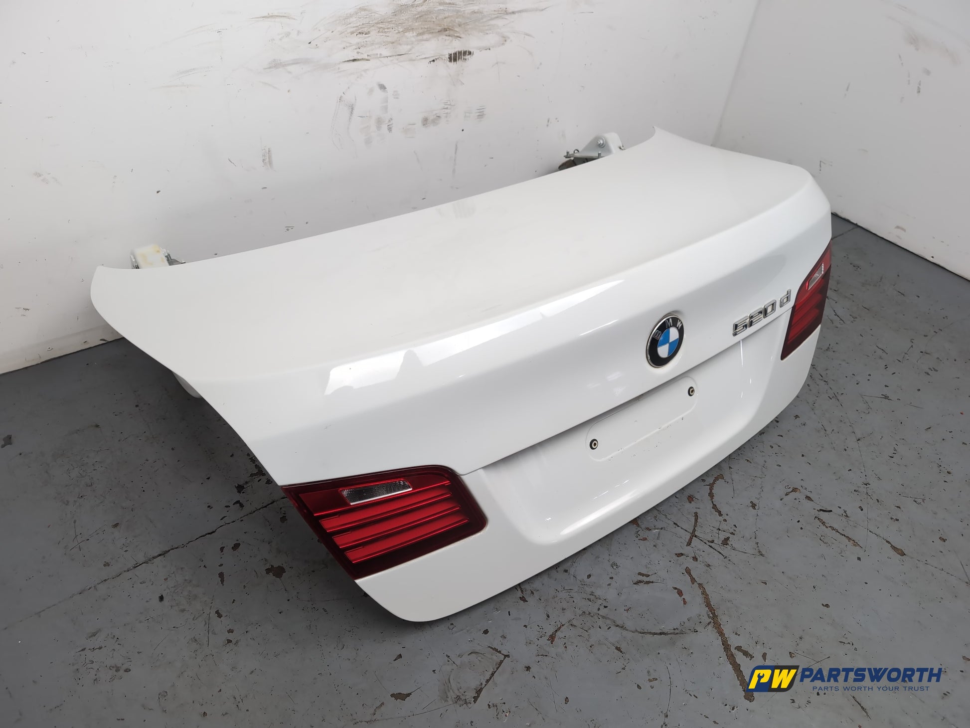 Bmw 5 Series 520d Se Boot Lid Alpine White 300 2013-2017 - photo 4