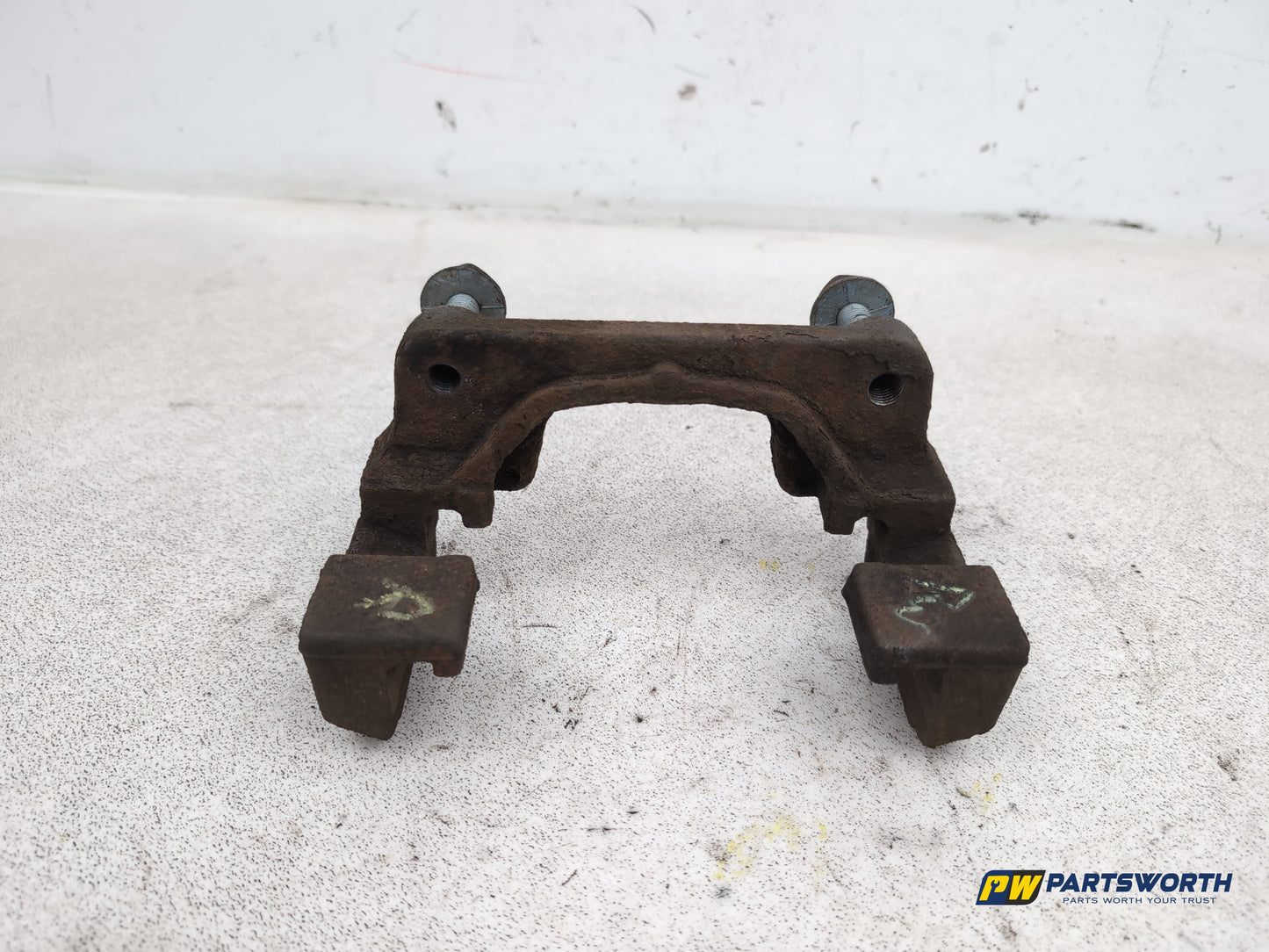 Bmw 520d Se Brake Caliper Support Front Rh Driver Side 2013-2017 - photo 4