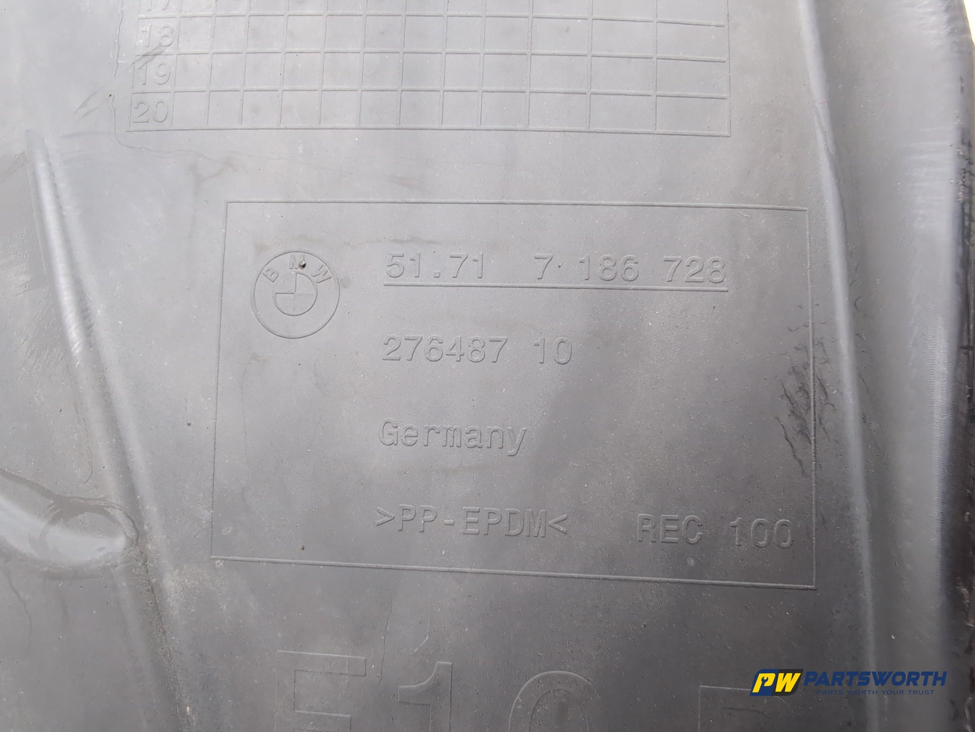 Moulding Wheel Arch Front RH 4