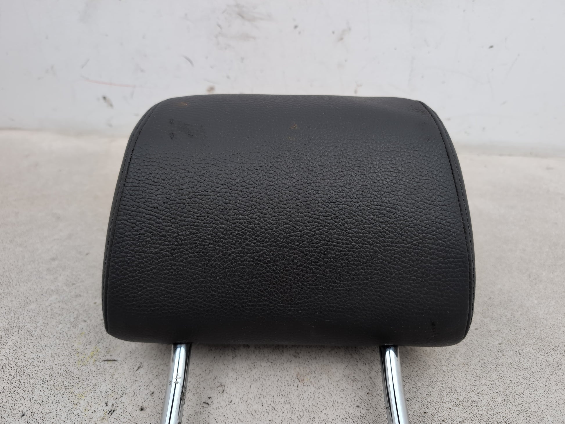 Rear Headrest 4