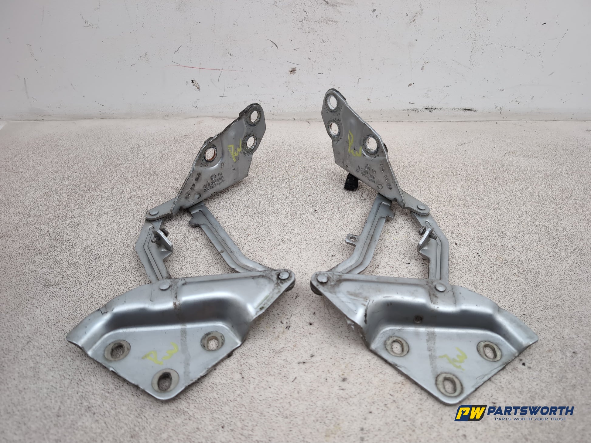 Bonnet Hinges 4