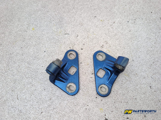 LH Front Door Hinge Pair  4