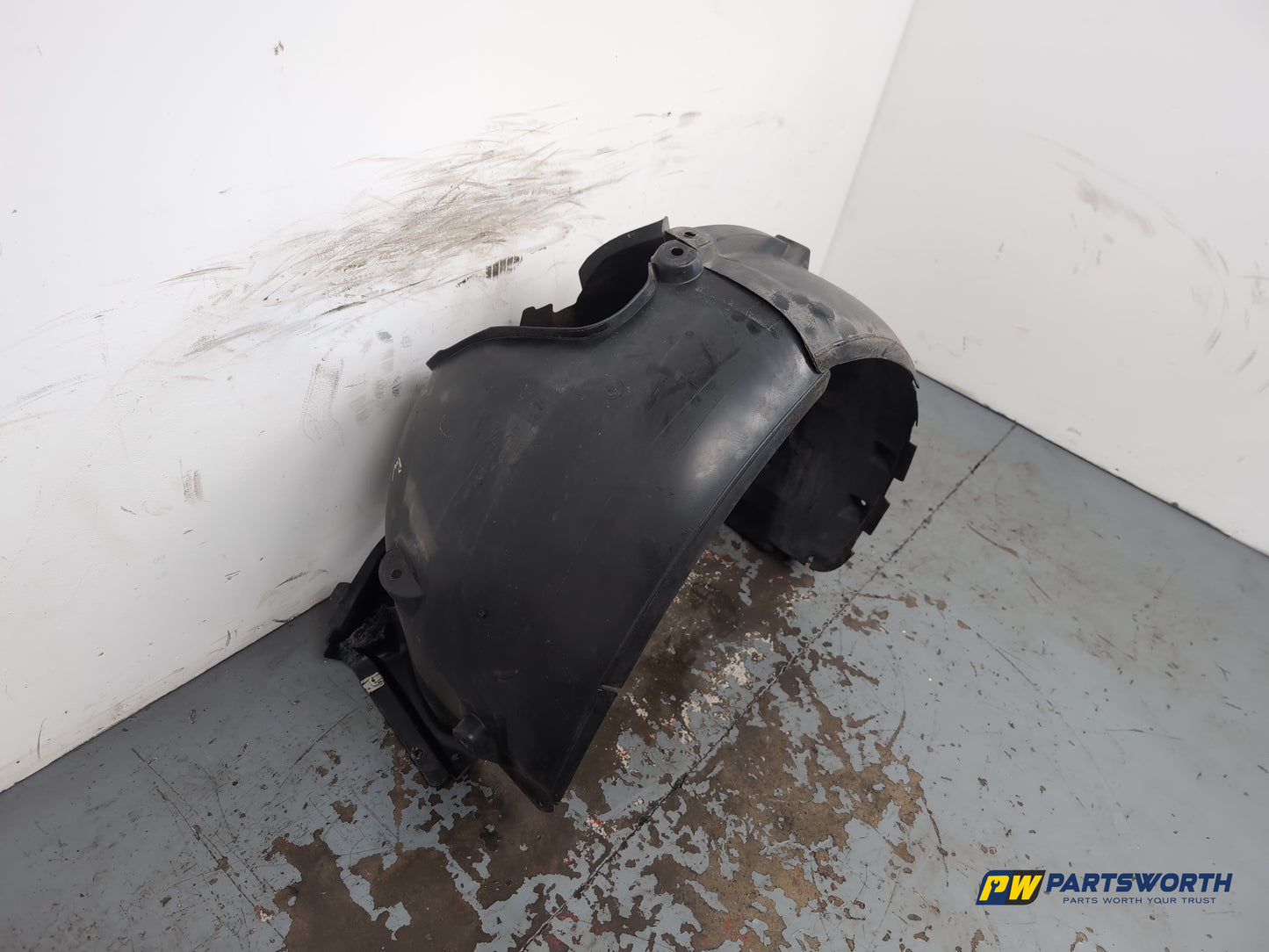 Moulding Wheel Arch Front RH 4
