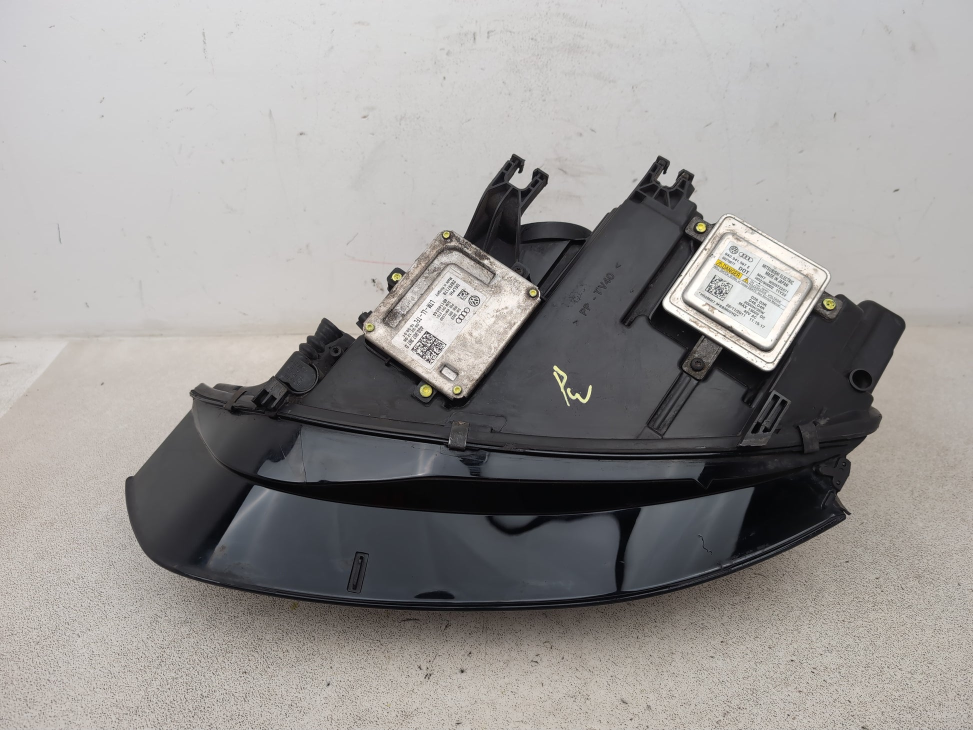 Audi A4 S Line Headlamp Rh Driver Side Xenon Led 8k0941006a Faulty Strip - photo 6