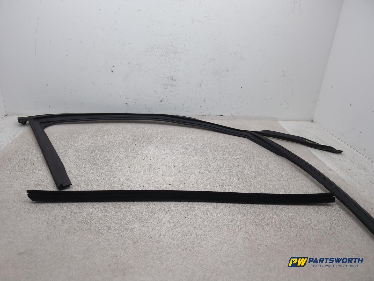 Audi A4 S Line Black Edit Tdi Quat Door Weather Seal Rubber Right Window Guide - photo 4