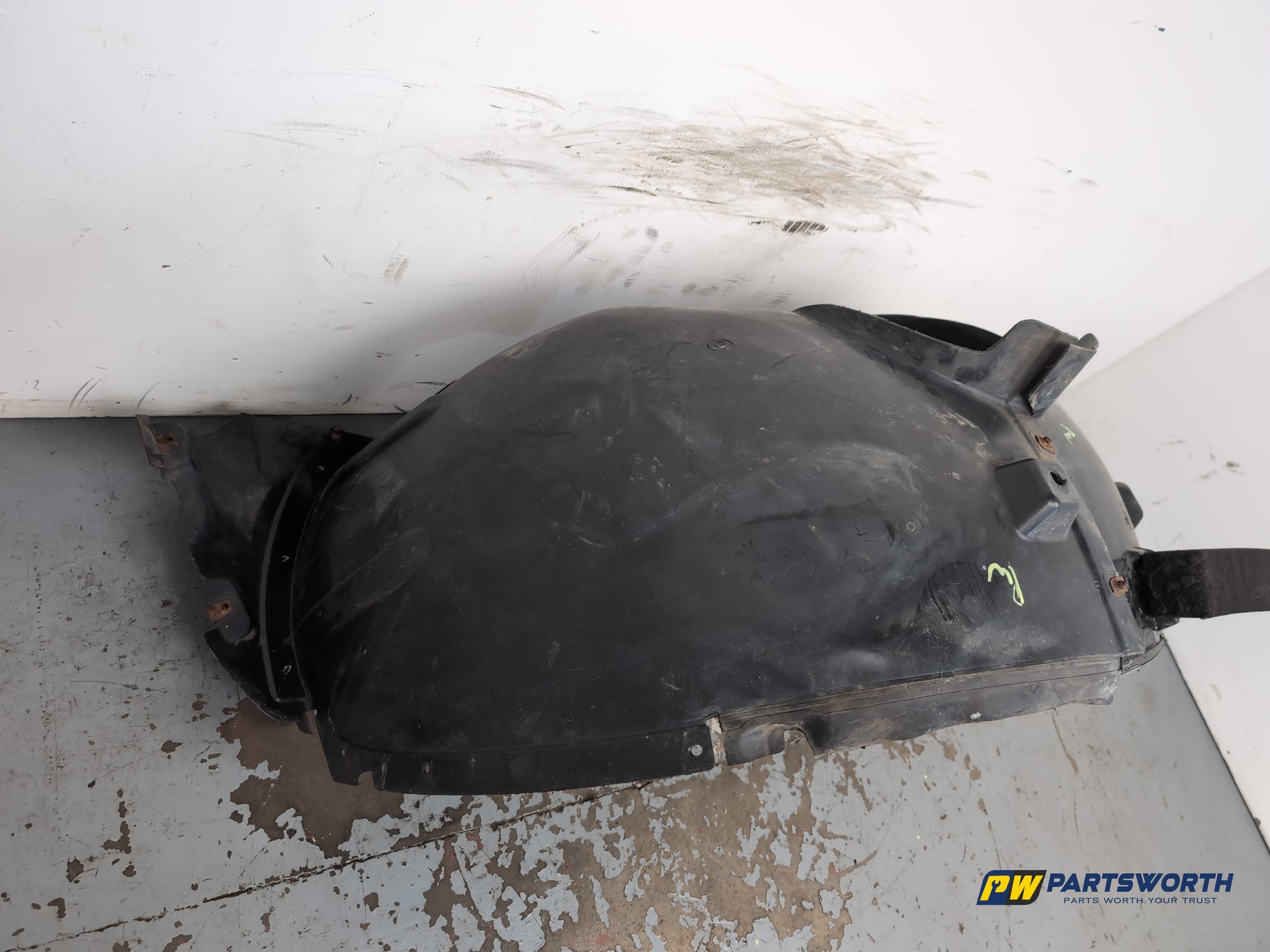 Moulding Wheel Arch Front LH 4