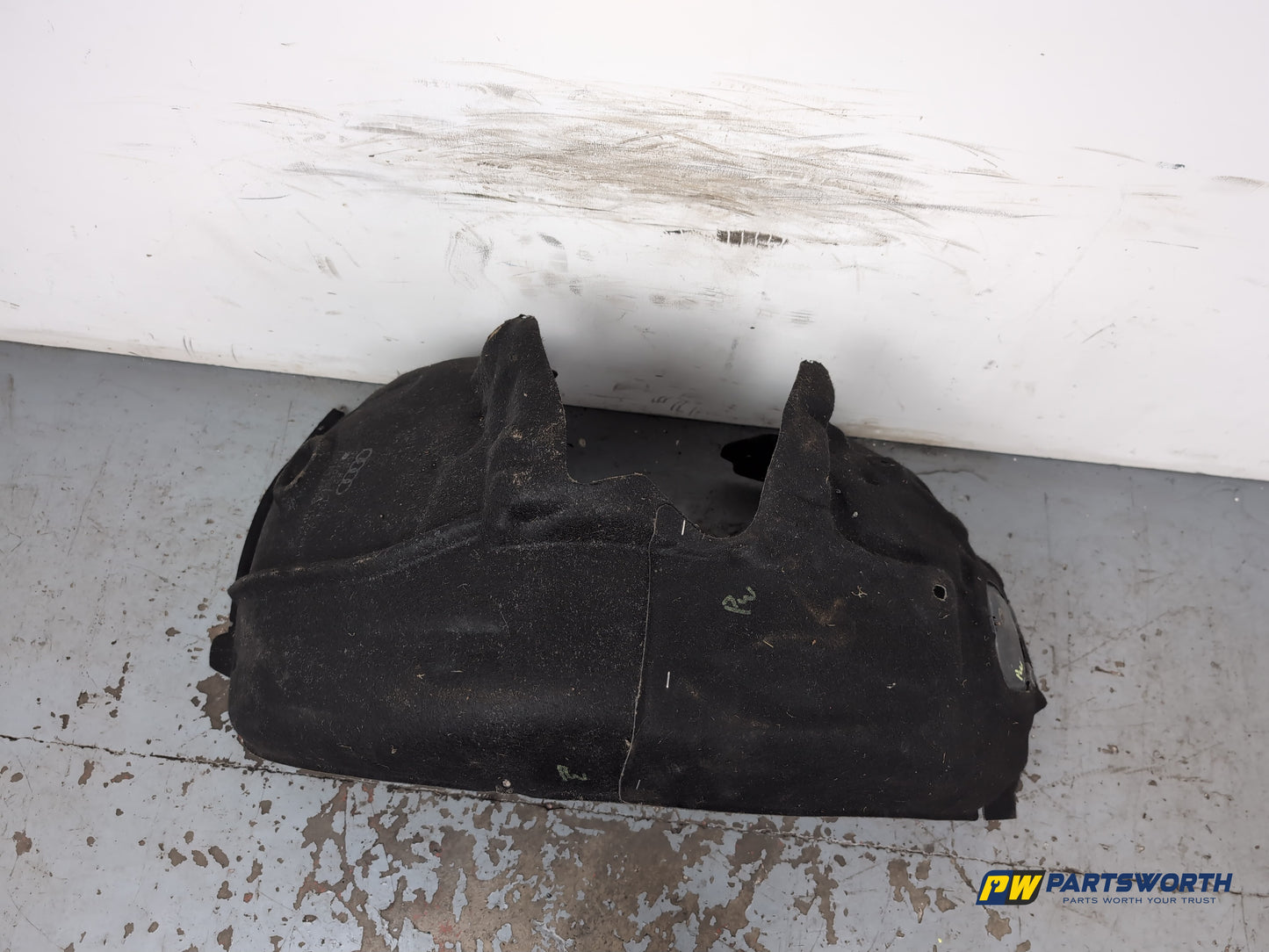 Moulding Wheel Arch Front RH 4