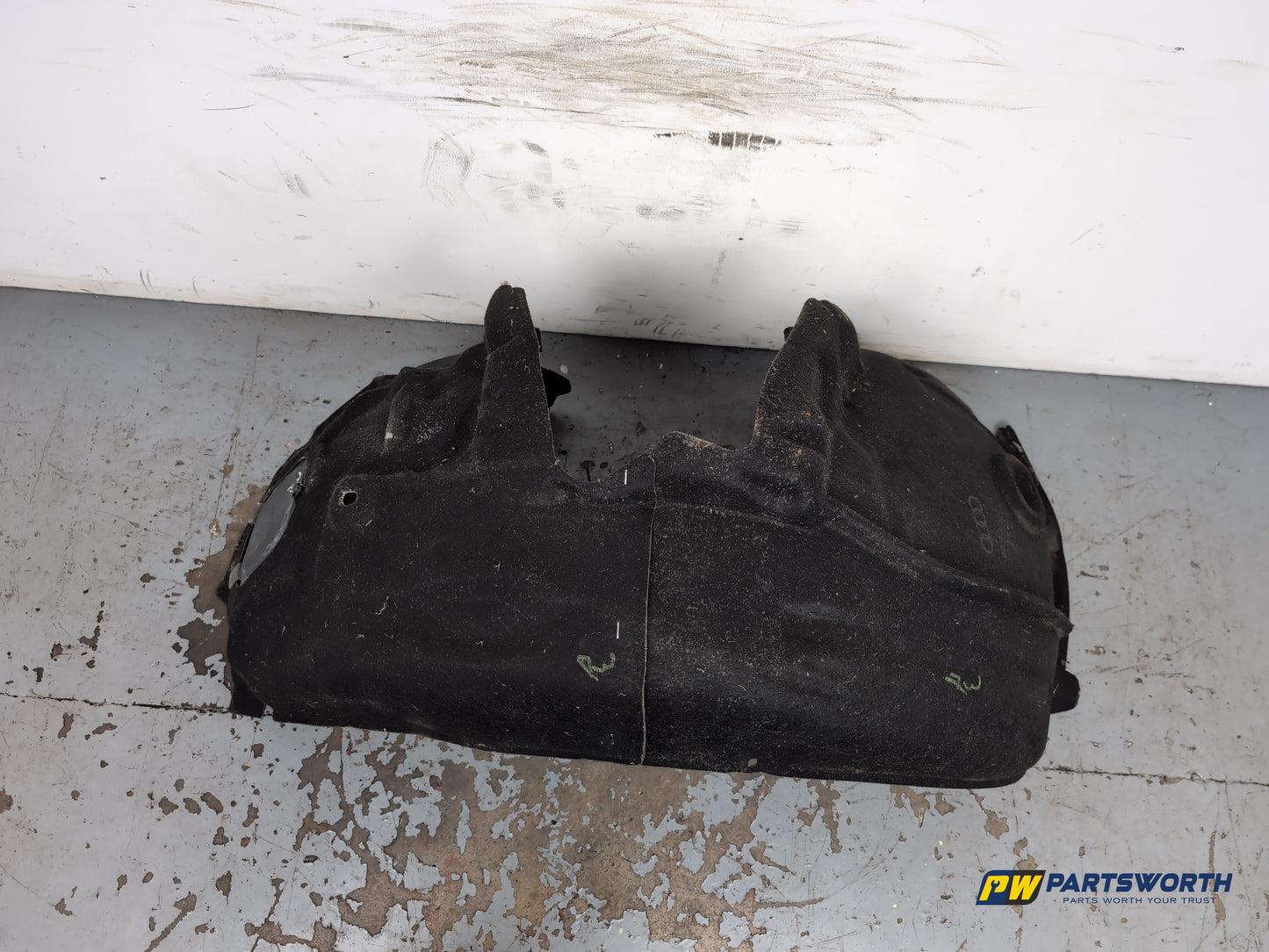 Moulding Wheel Arch Front LH 4