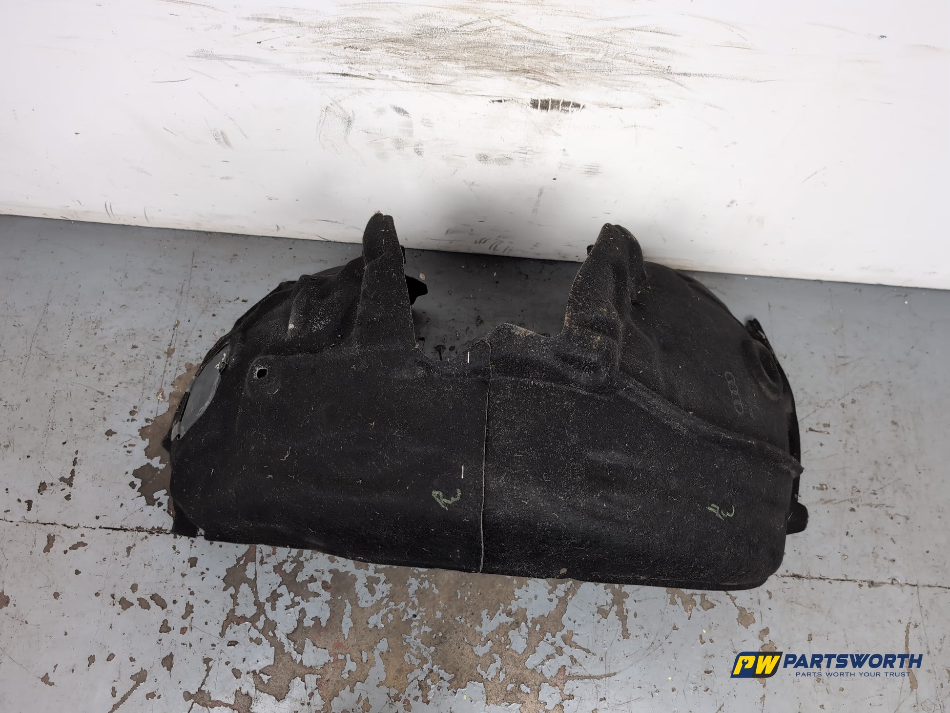 Moulding Wheel Arch Front LH 4