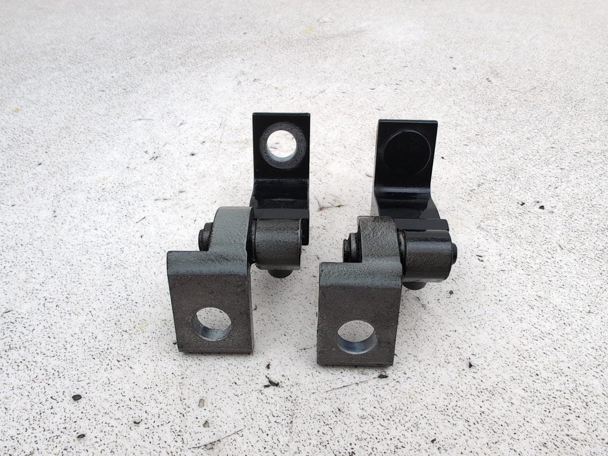 LH Front Door Hinge Pair  4