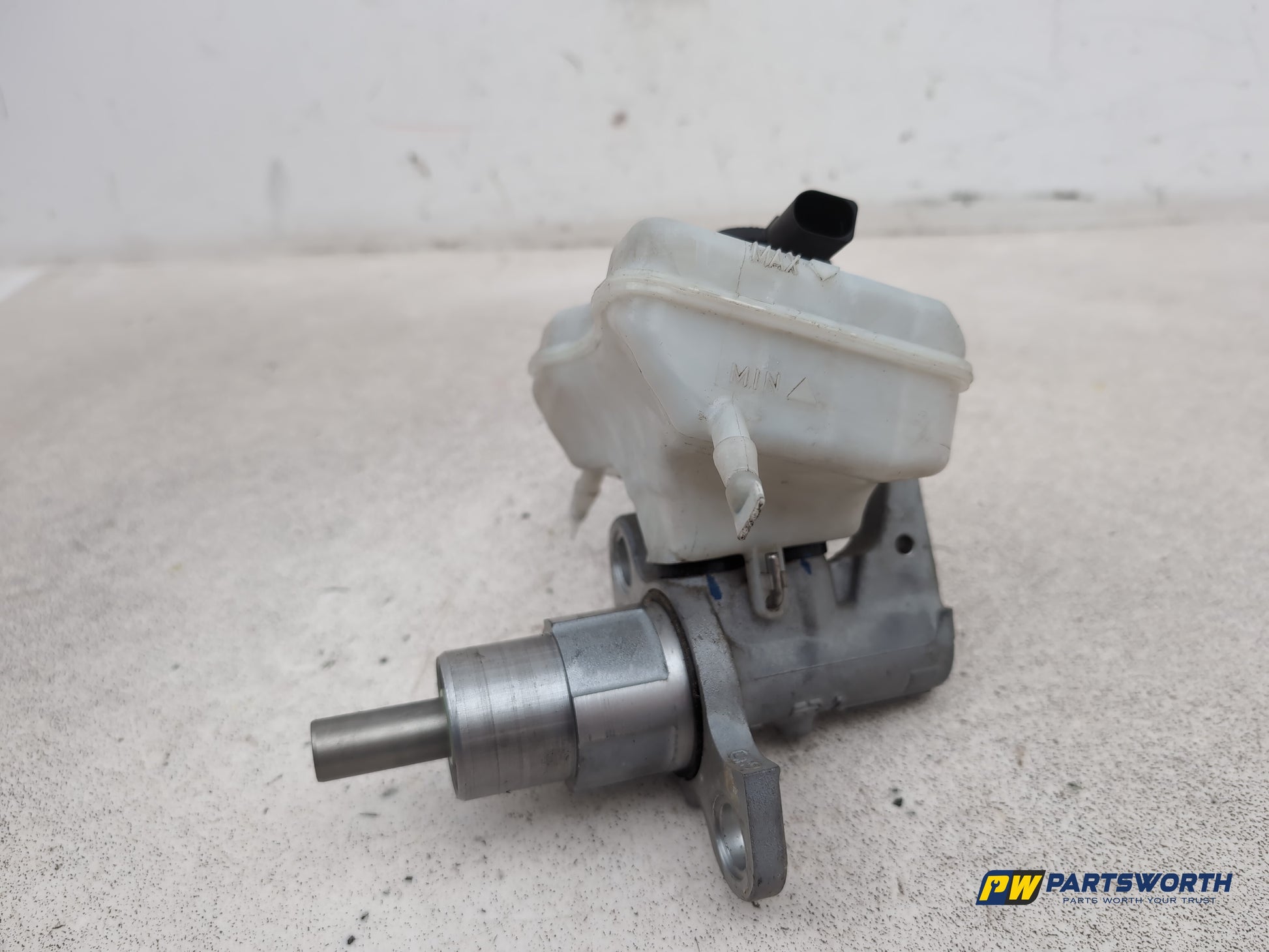 Brake Master Cylinder Assembly 4
