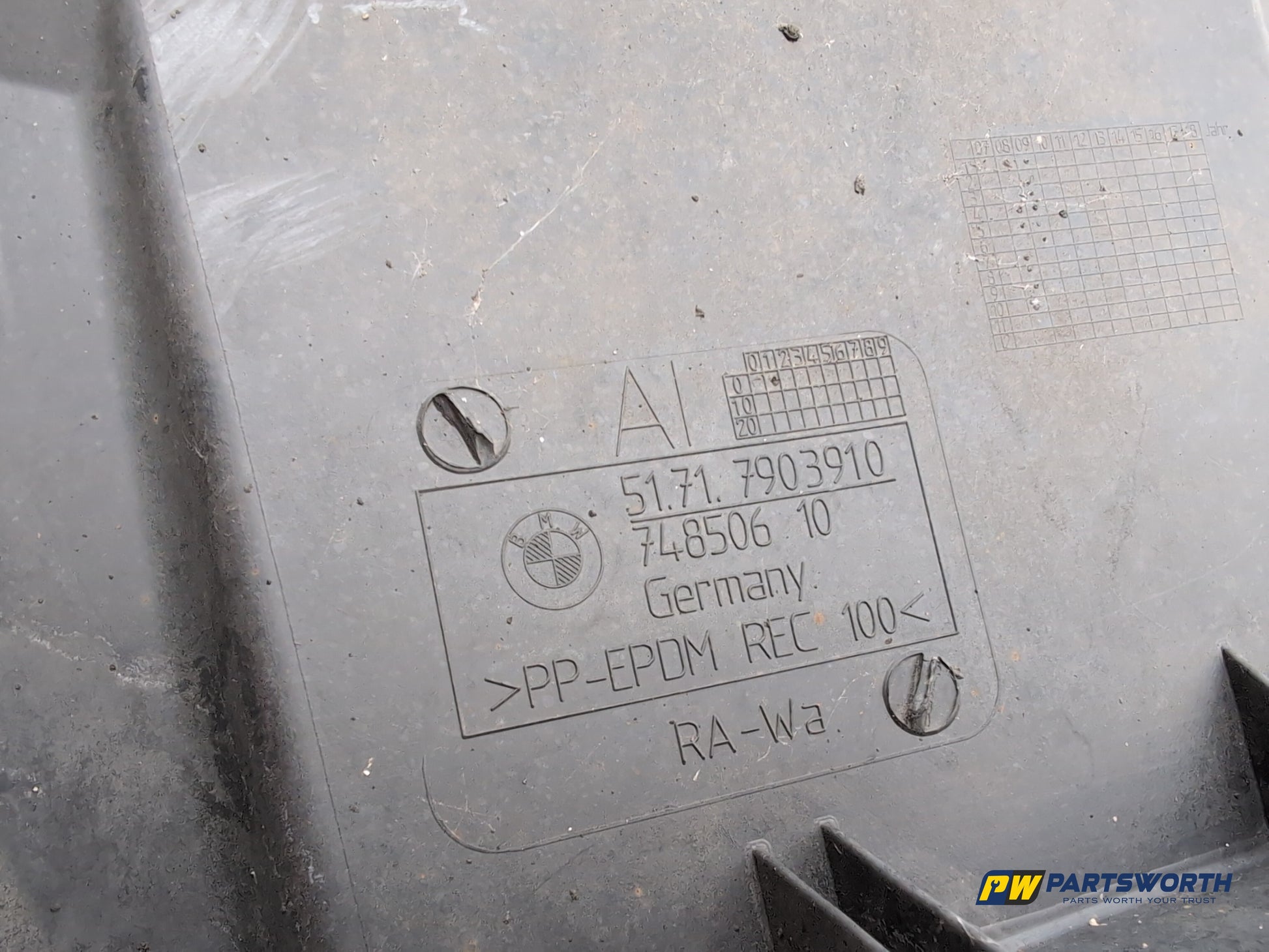 Wheel Arch Inner Trim Front RH 4