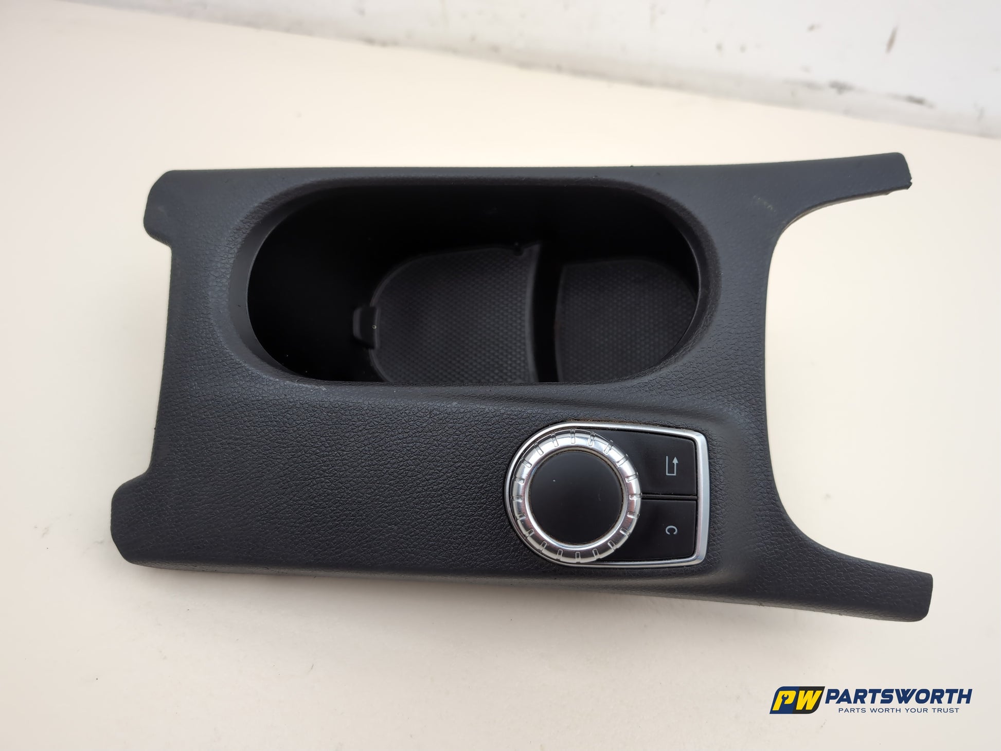 Mercedes-Benz B180 Blueefficiency Sport Centre Console Cup Holder A2466800910 - photo 4