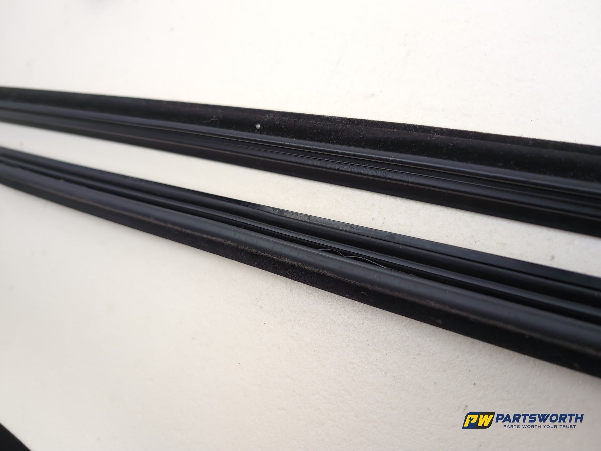 Mercedes-Benz B180 Blueefficiency Sport Front Left Window Rubber Seal 2011-2014 - photo 4
