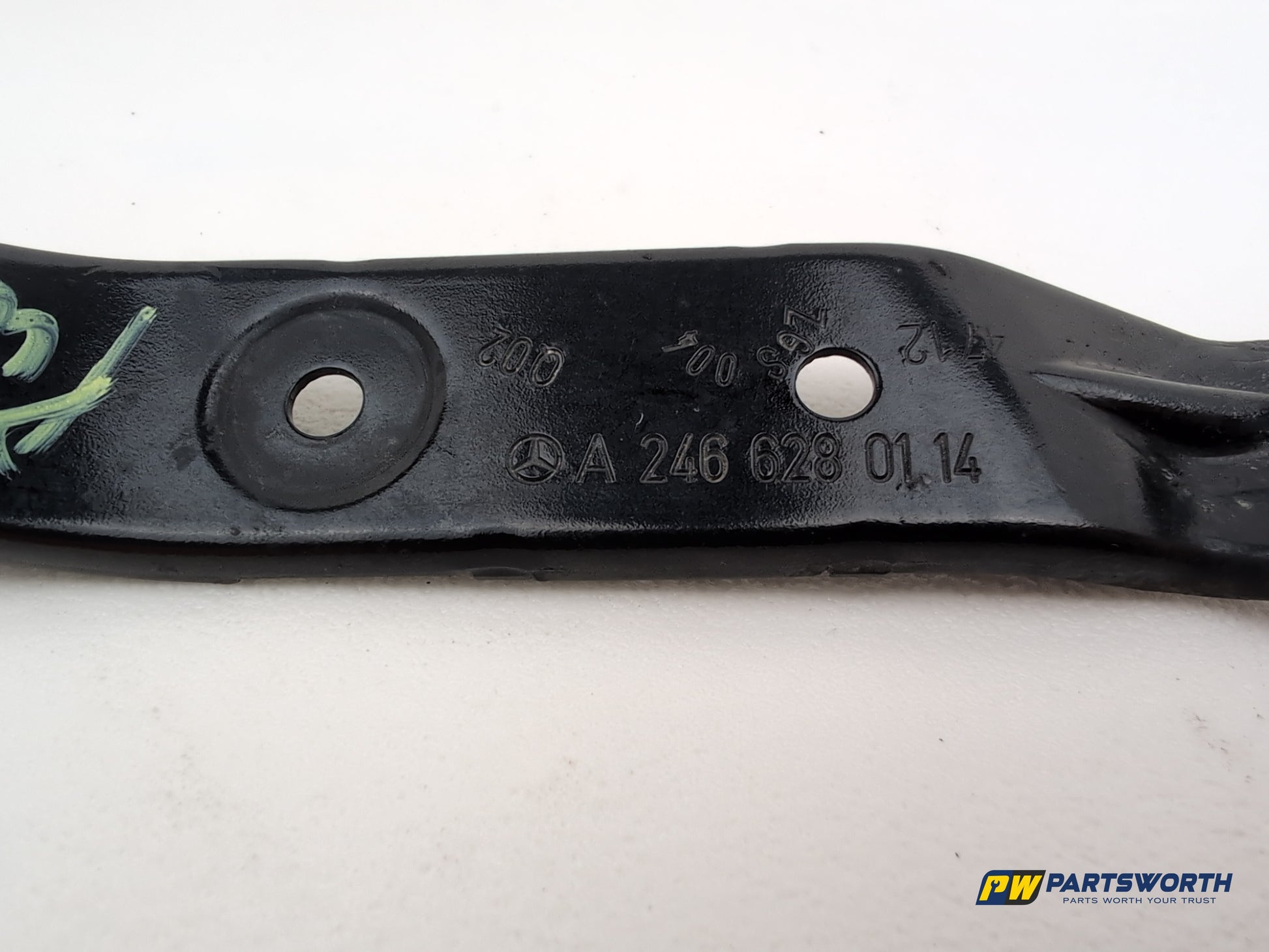 Mercedes-Benz B180 Blueefficiency Sport Left Passenger Front Wing Fender Bracket - photo 4