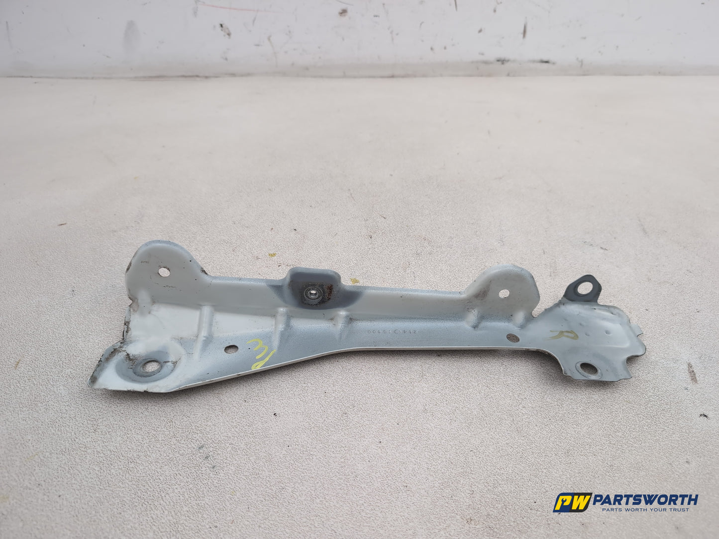 Mercedes-Benz Ml350 Spt Cdi Blueef-Cy Wing Mount Bracket Right Driver Side - photo 4