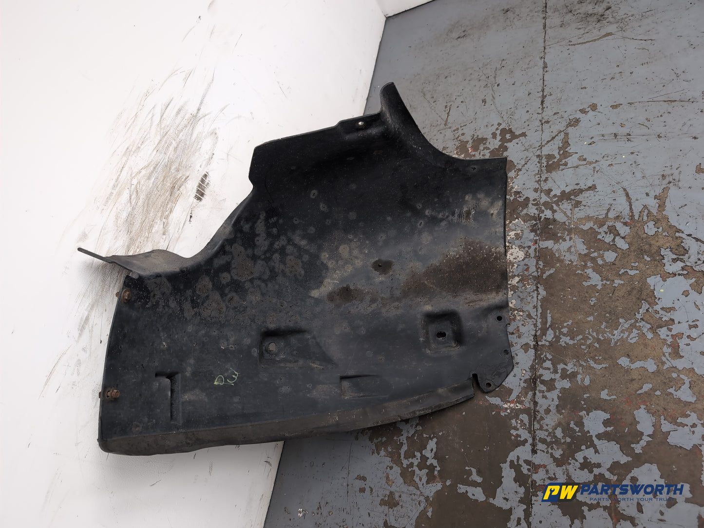 Moulding Wheel Arch Front LH 4
