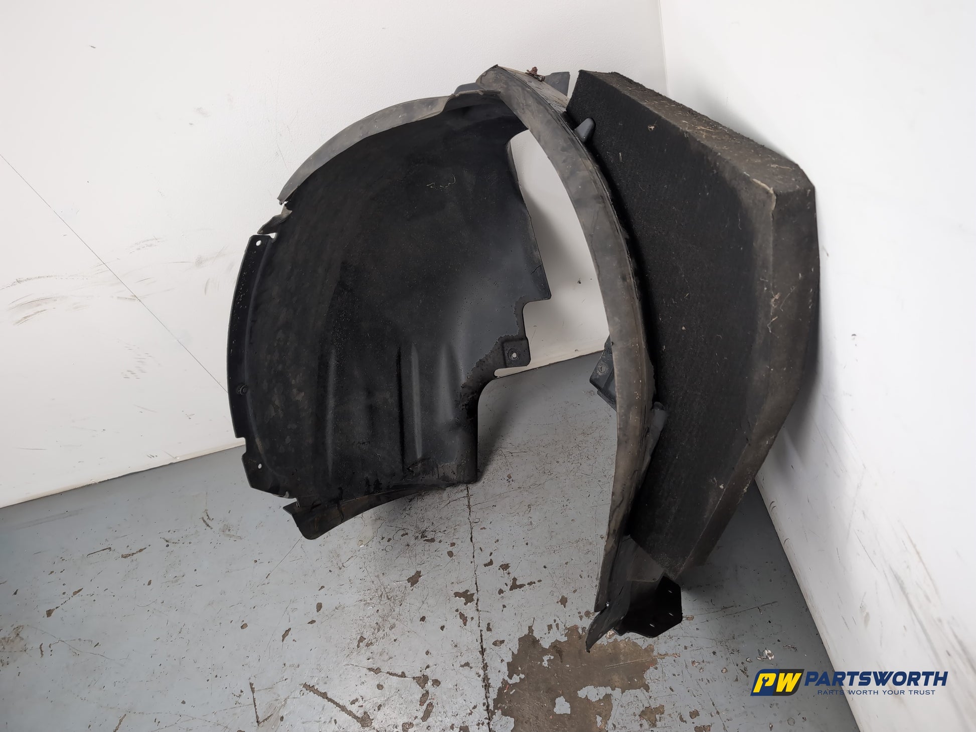 Moulding Wheel Arch Front LH 4