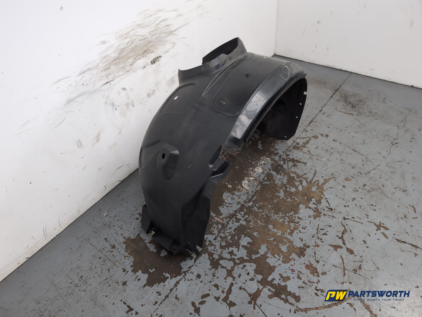 Moulding Wheel Arch Front LH 4