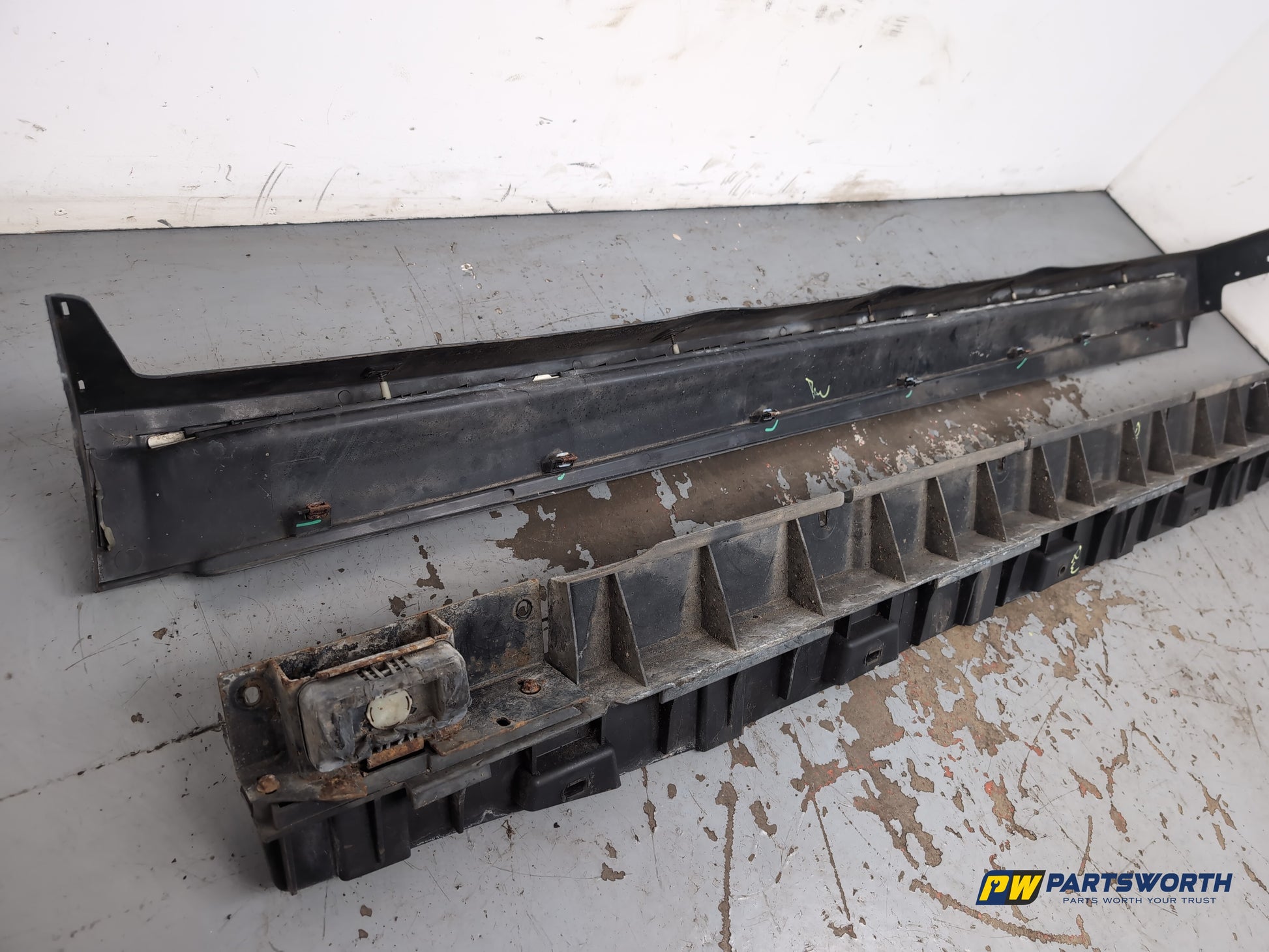 Mercedes-Benz Ml350 Spt Cdi Side Skirt Rh Driver Side And Step Insert Pack - photo 10