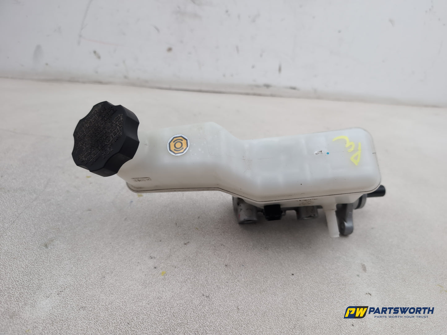 Brake Master Cylinder Assembly 4