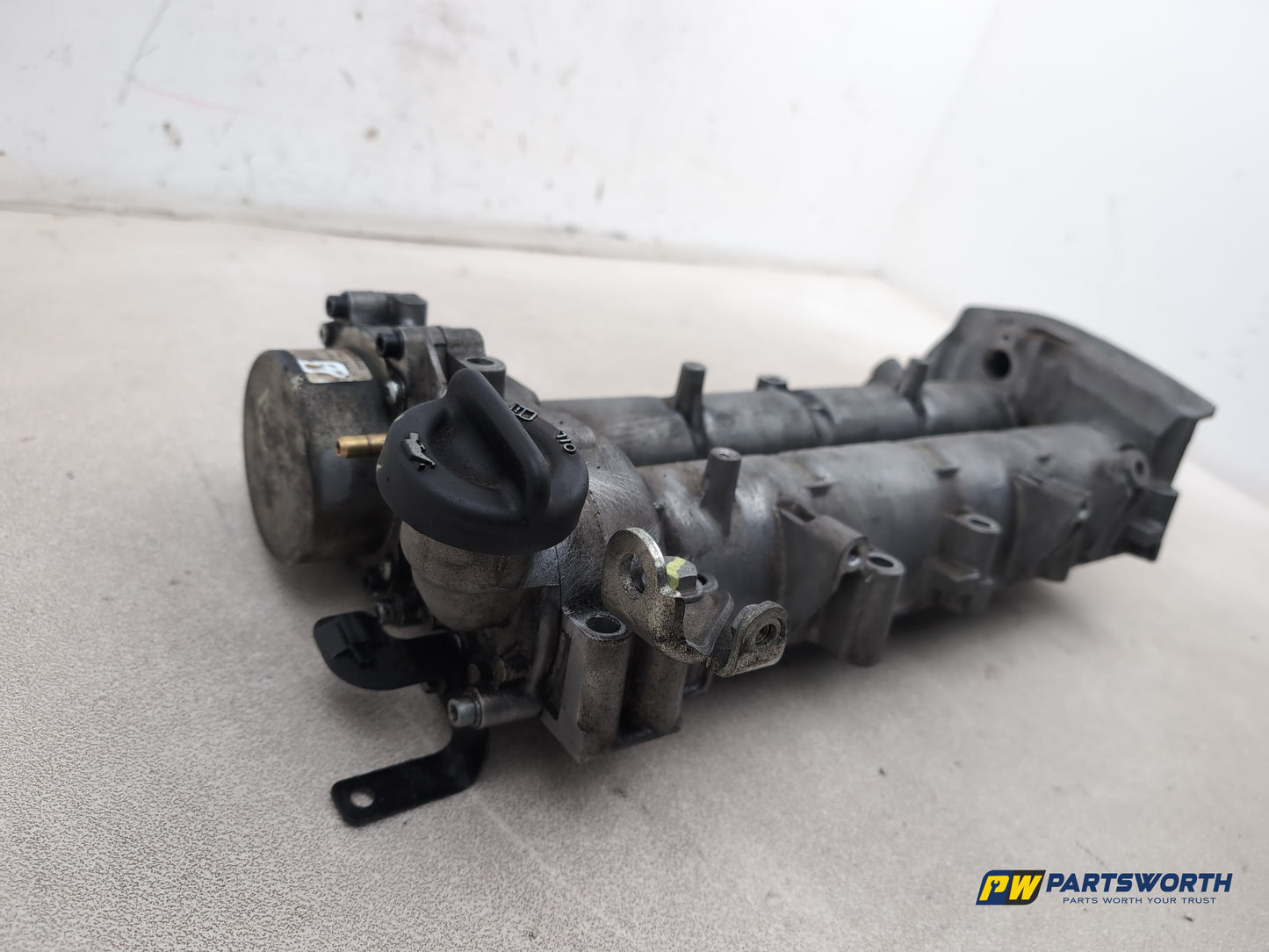 Camshaft Cover  4