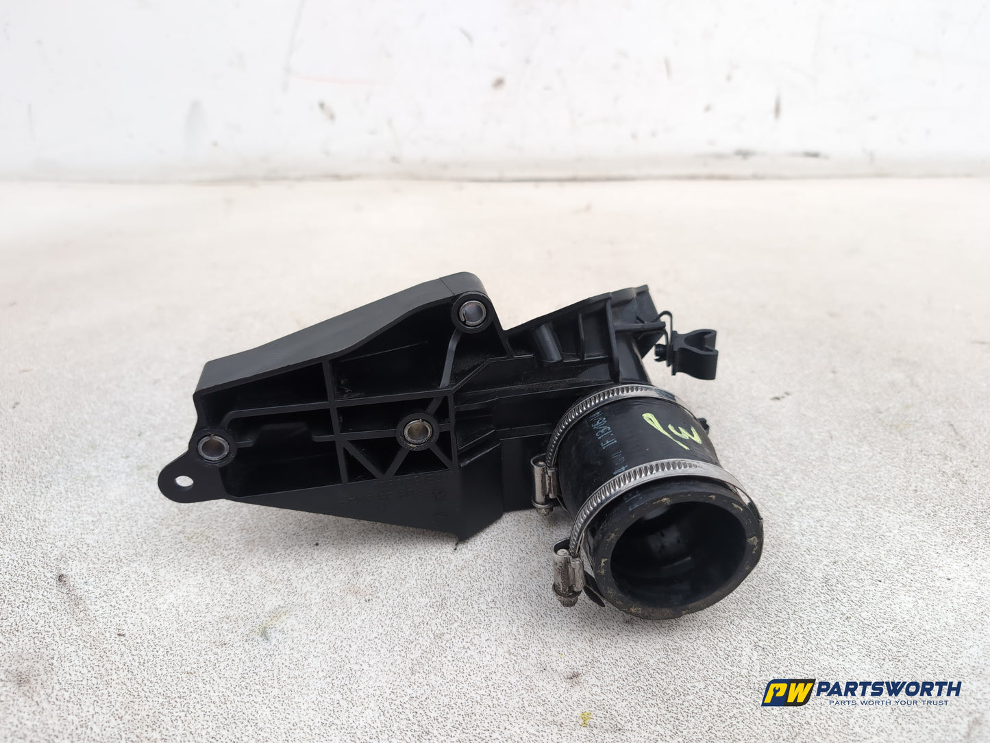 Ford Focus Zetec Turbo Air Intake Pipe 1060231s01 2011-2018 - photo 4