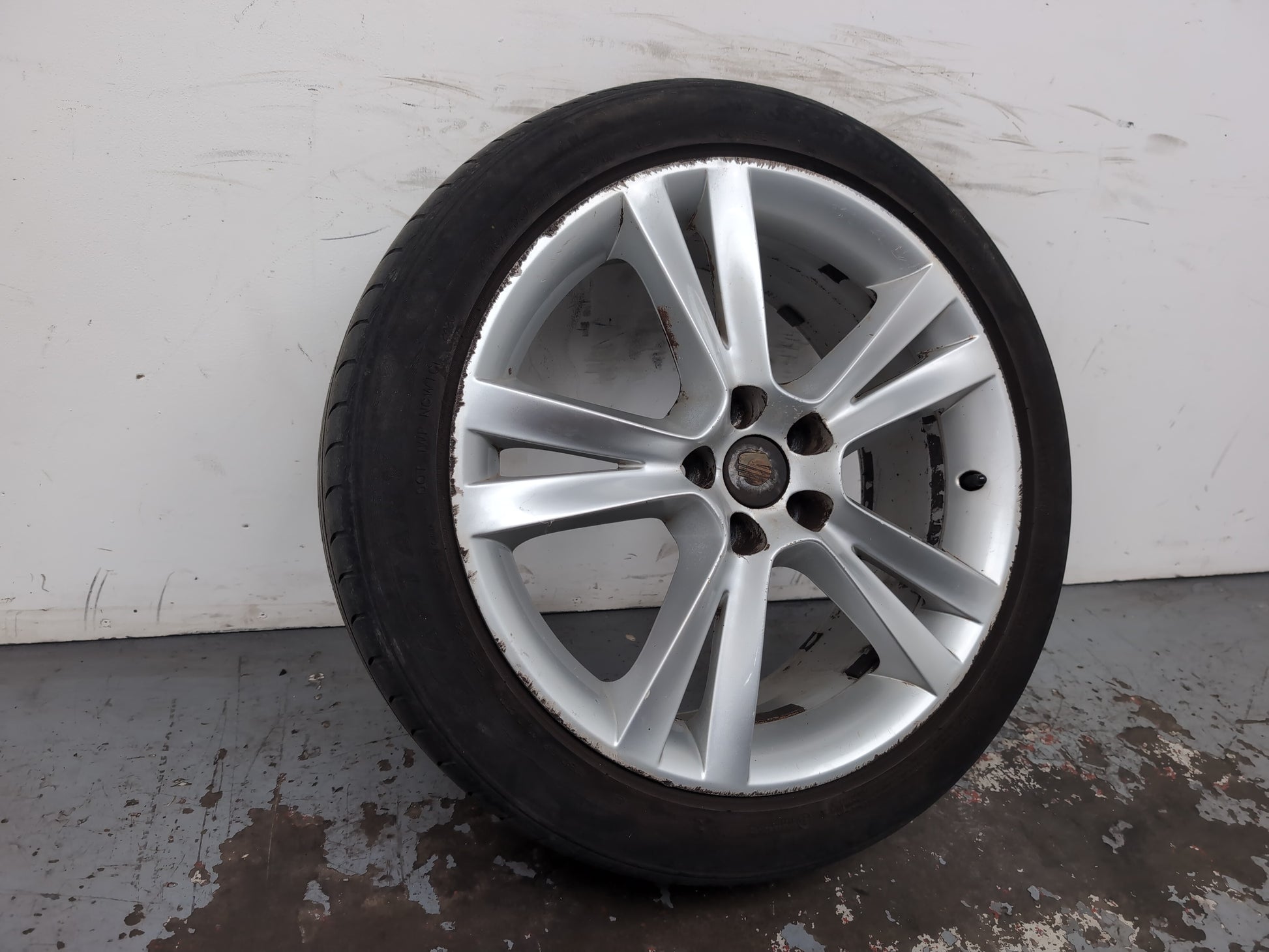 Seat Ibiza Sportrider Alloy Wheel With Tyre 215/45 R17 6j0601025c - photo 4
