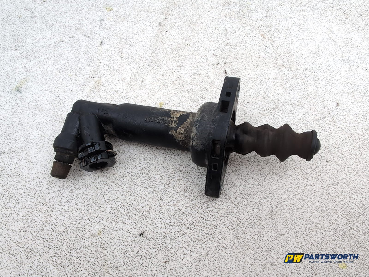 Clutch Slave Cylinder and Pipe  4