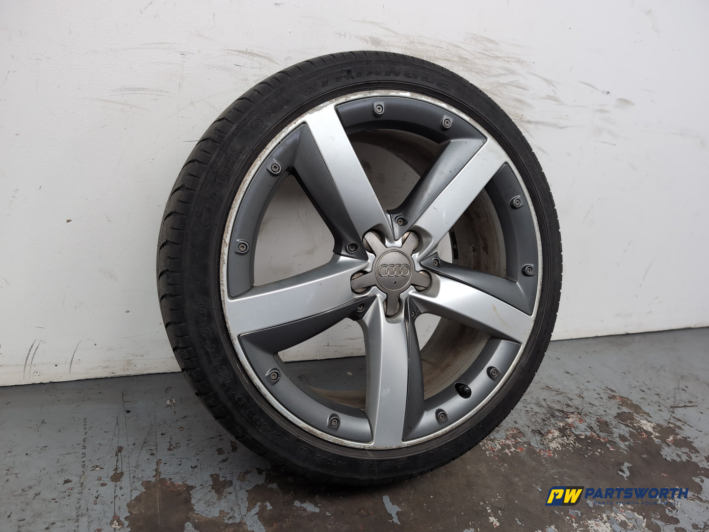 Audi A1 Contrast Edition Tdi Wheel With Tyre 215/40 R17 Silver Black 8x0601025e - photo 4