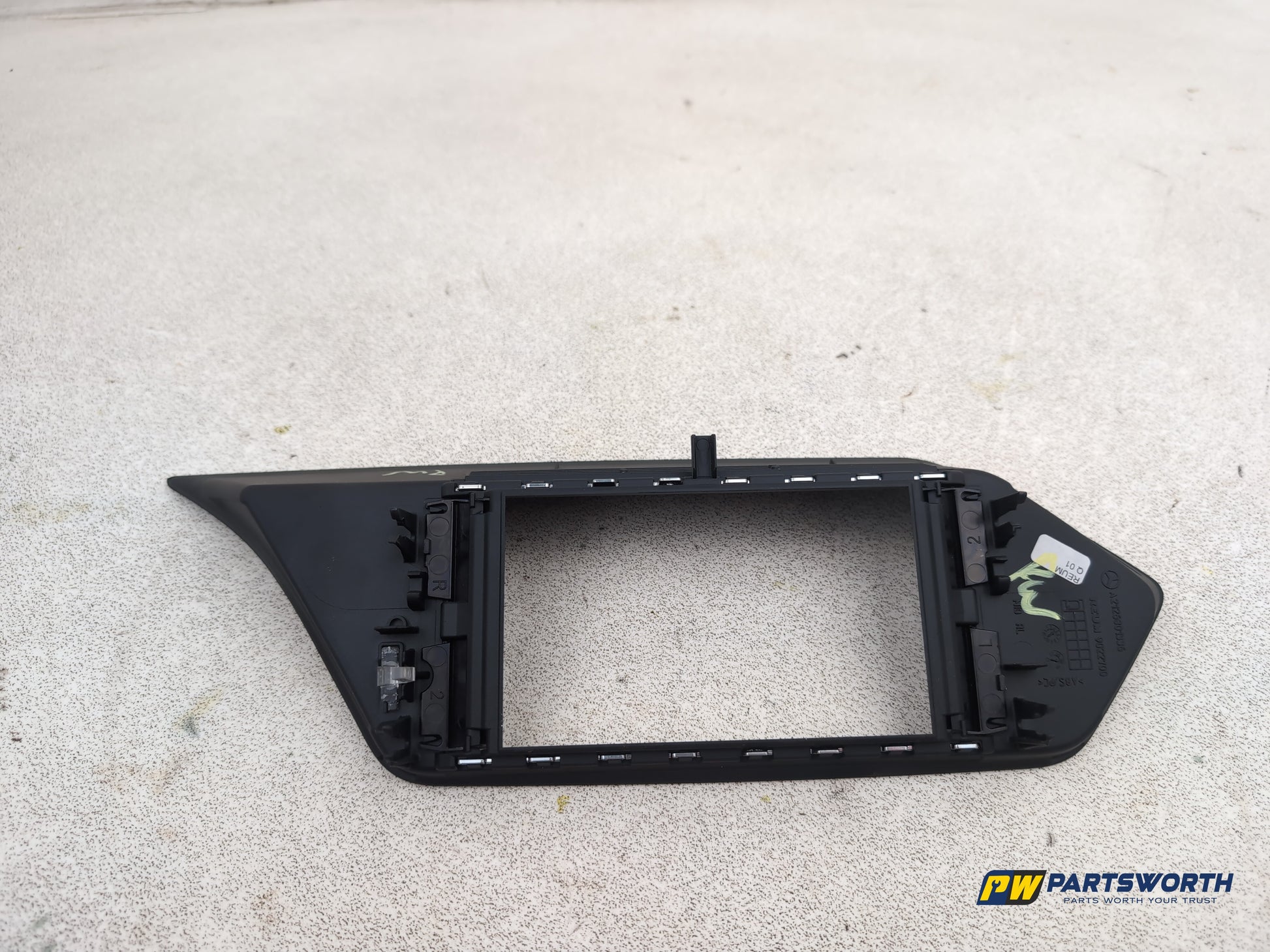 Mercedes-Benz E220 E-Class W212 Dashboard Screen Surround Trim A2126801336 - photo 4