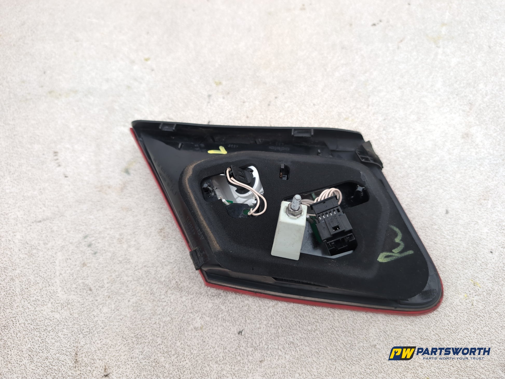 Mercedes-Benz E-Class Lamp Assembly Rear Inner Lh Passenger Side A2128200764 - photo 4
