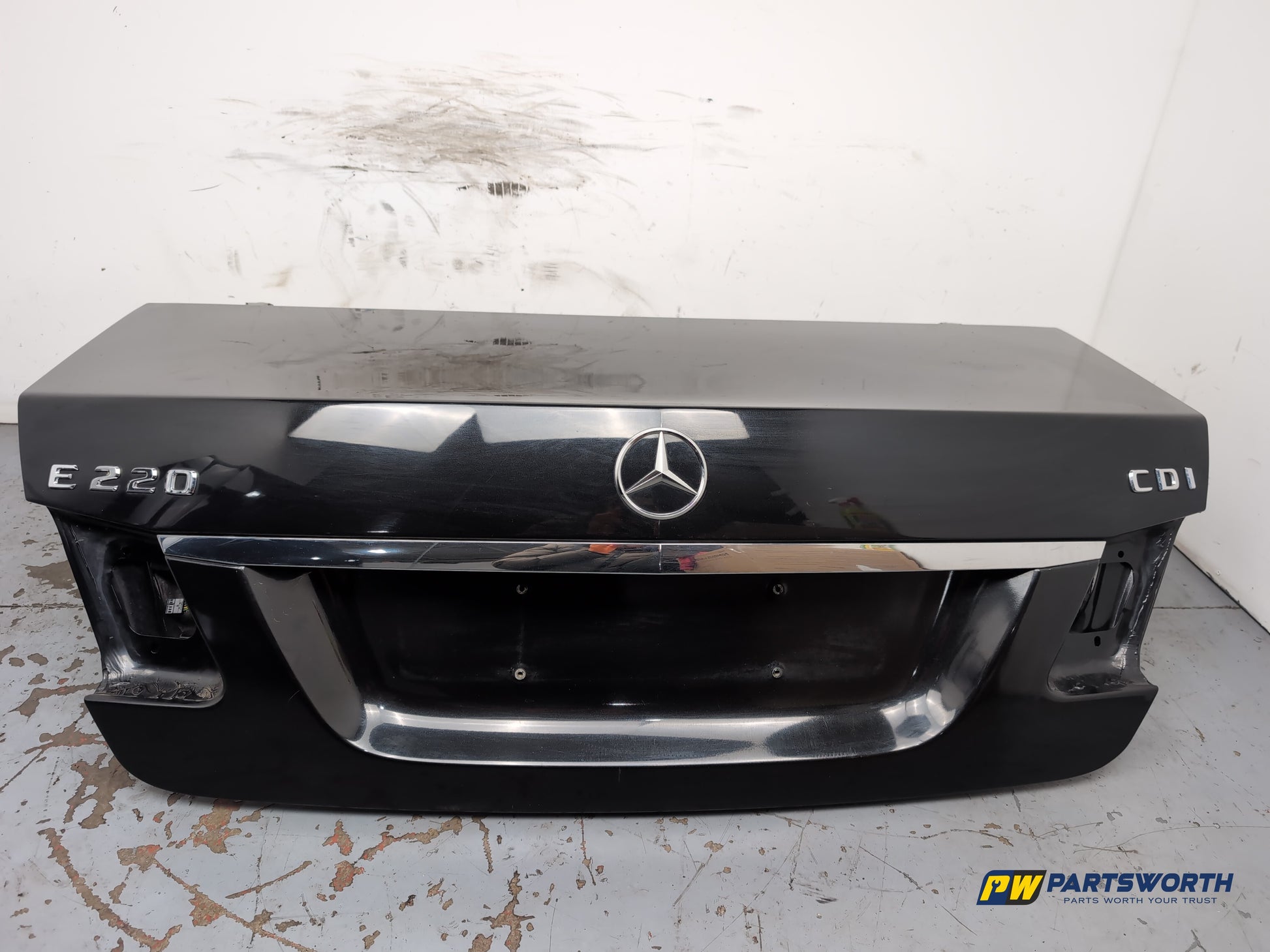 Mercedes-Benz E220 Saloon Boot Lid Obsidian Black Metallic C197 2009-2013 - photo 4